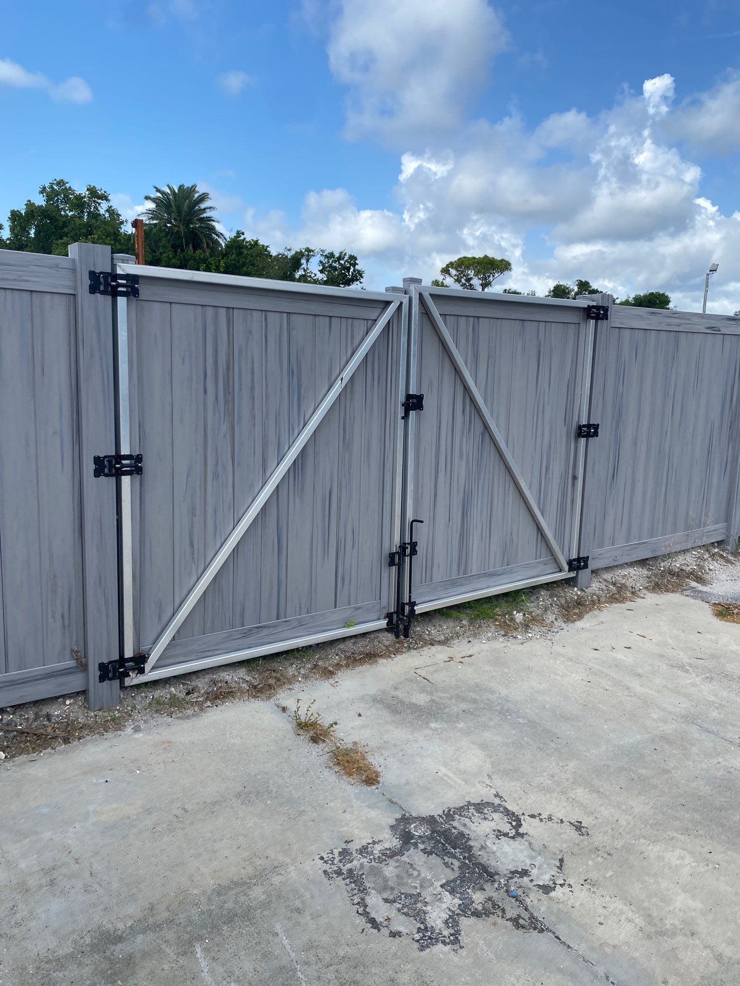 980 Cattlemen Rd  by H&Y Fence