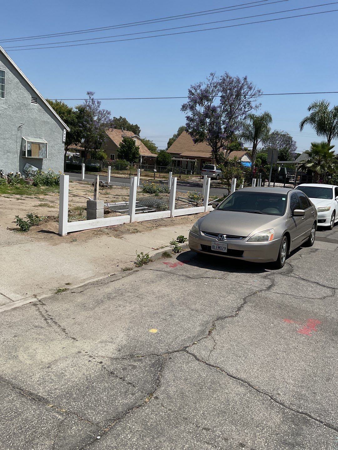 Fence installation using 6ft and 4ft vinyl  by Fence Guys Inc. 