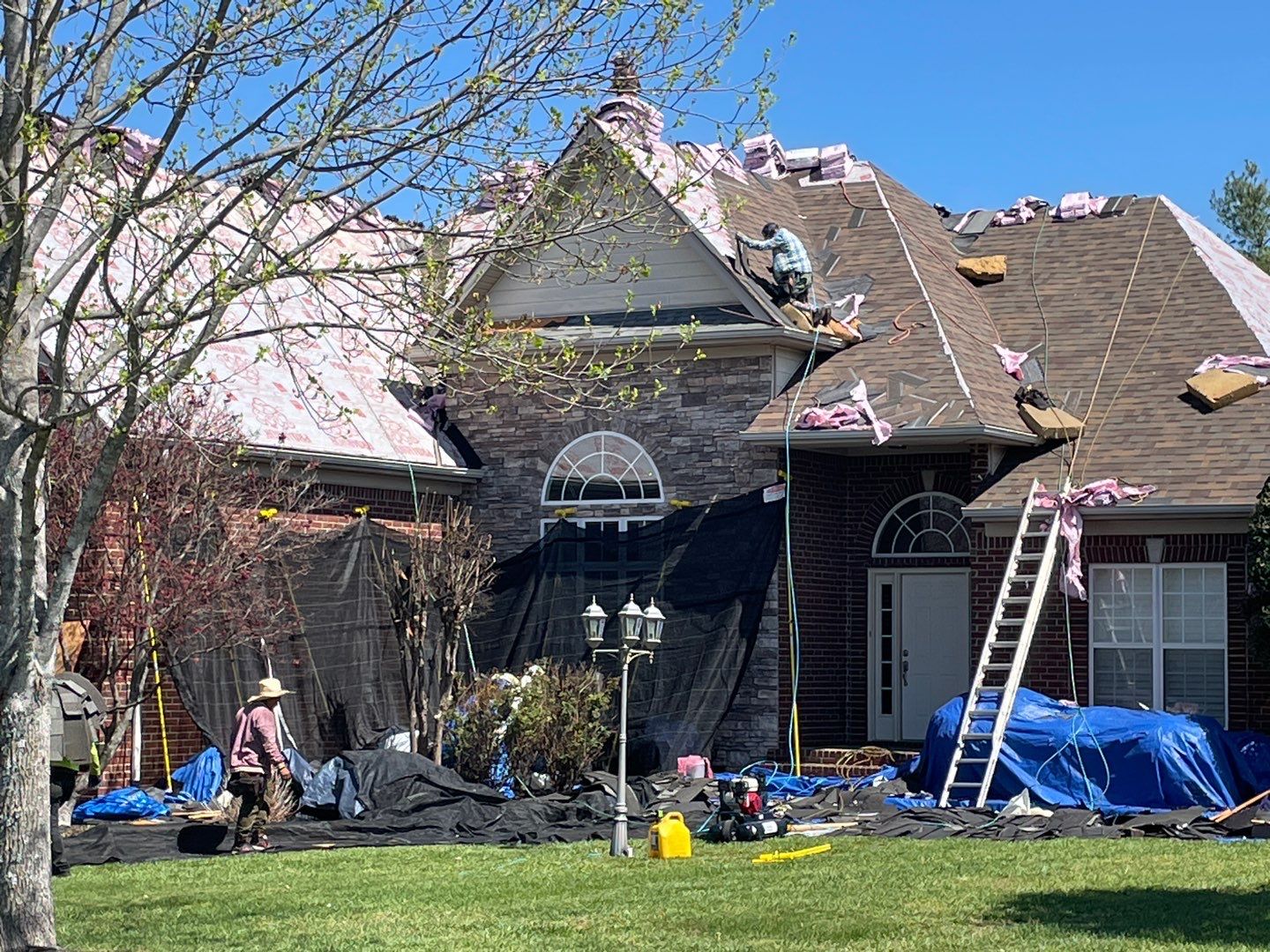 Owens Corning Duration in Teak by Undersun Roofing 