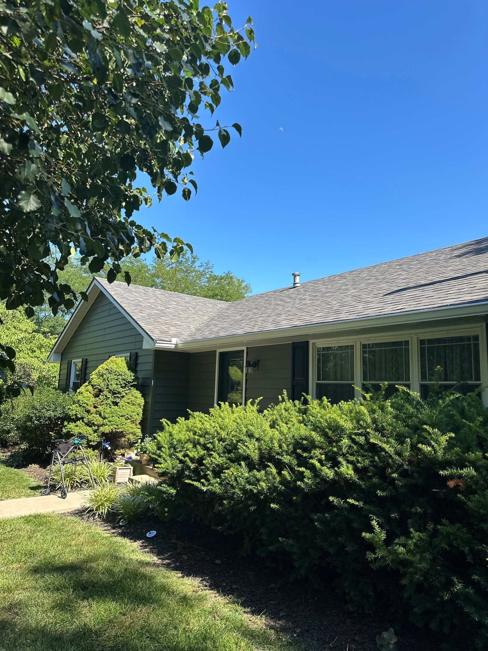 New Craneboard Siding on this Platte City, Mo home  by EEC  Windows, Siding & Roofing 