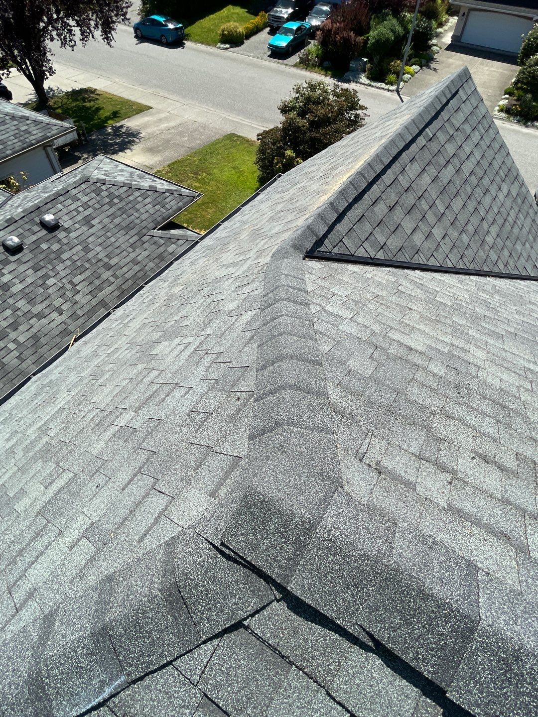 Residential ReRoofing Installation using OC Oakridge shingles by Top Notch Roofing Inc