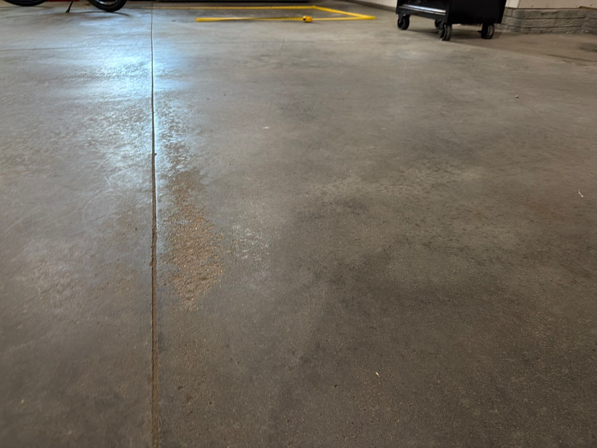 Tidal Wave Flake Garage Floor Installation in Sioux Falls by Select Painting, Coatings & Garage Cabinets