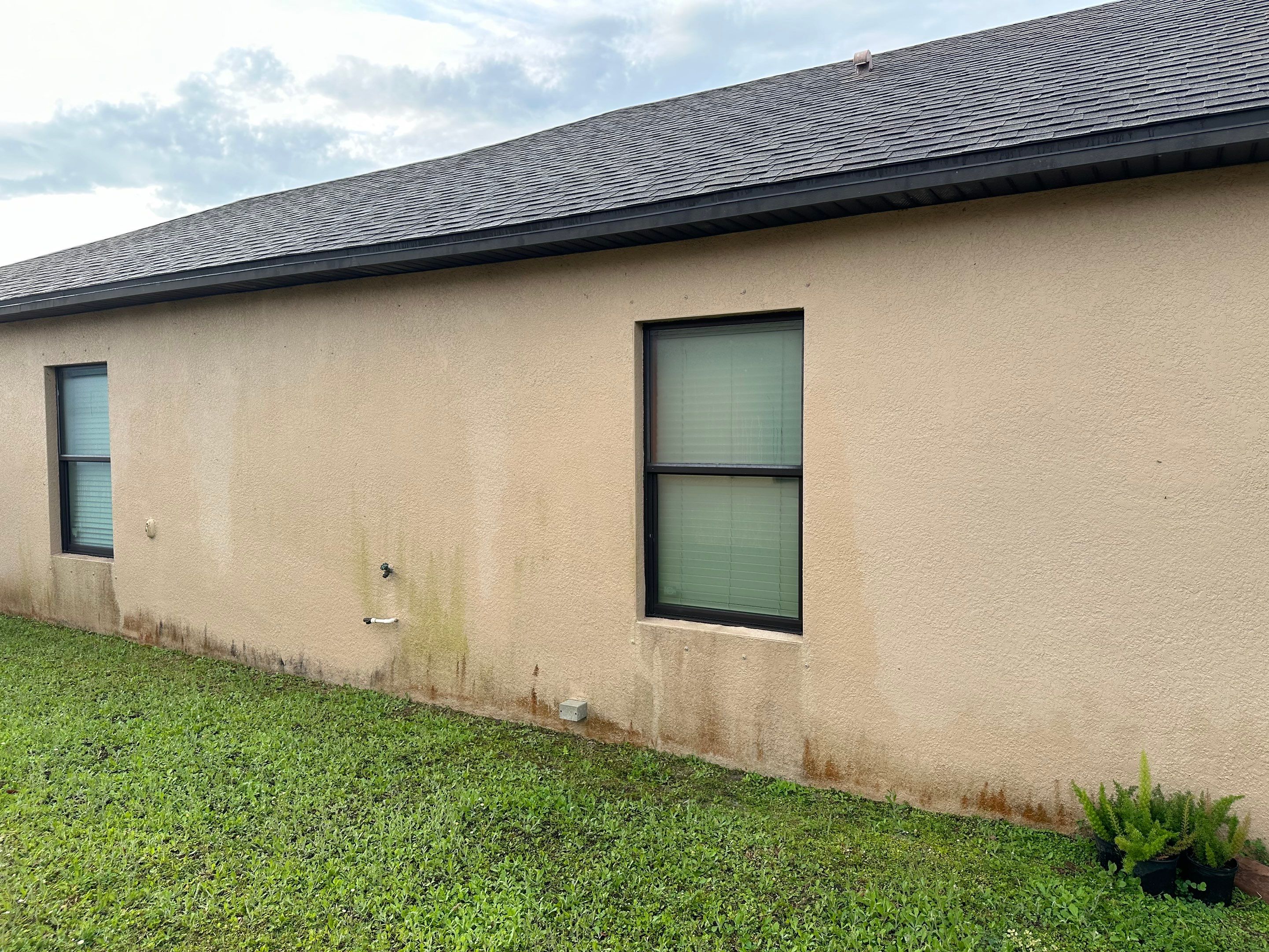 House Wash & Driveway Cleaning in Palmetto Estates Community, Palmetto, FL by Sunshine AquaWash