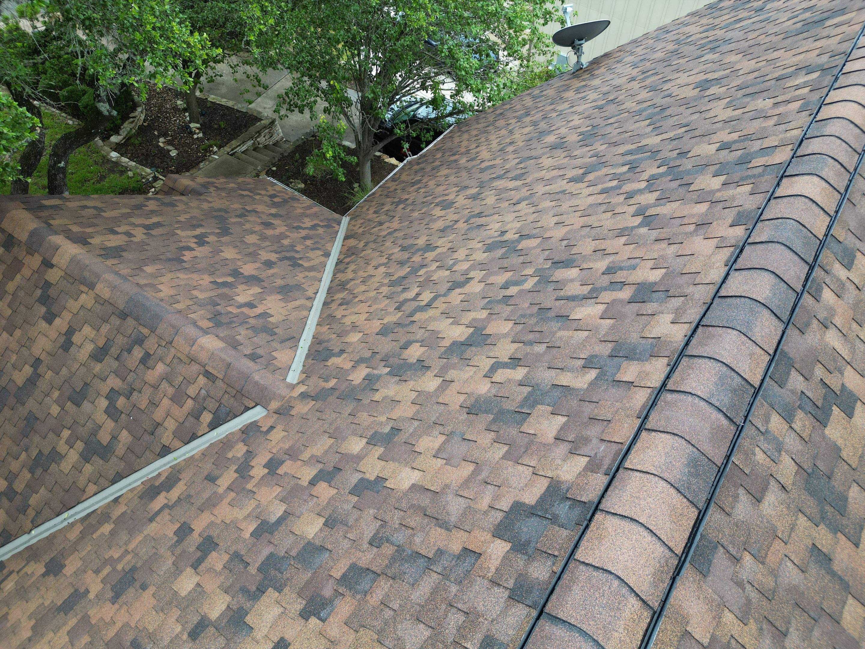 Aged Bark - CertainTeed Presidential Shake   by RoofsOnly.com