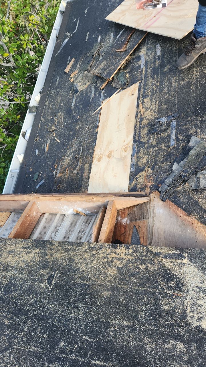 Project in Gulfport 33707 by Mitchell Roofing Company LLC 