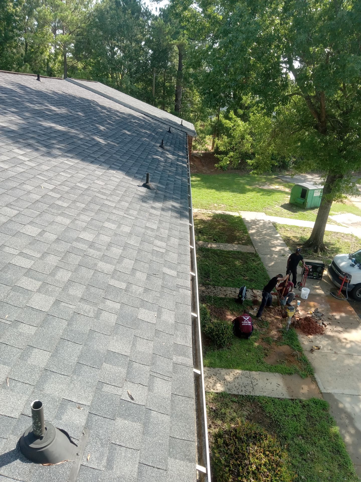 Commercial gutter cleaning Columbia, after photo with clean gutters