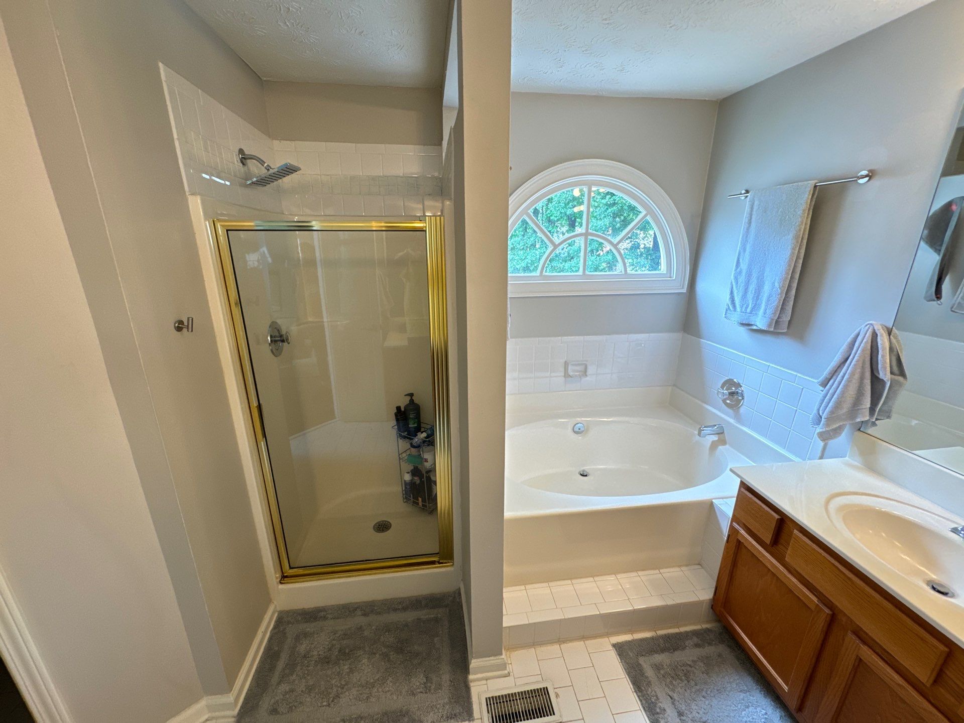 Master bathroom renovation by Prudencio