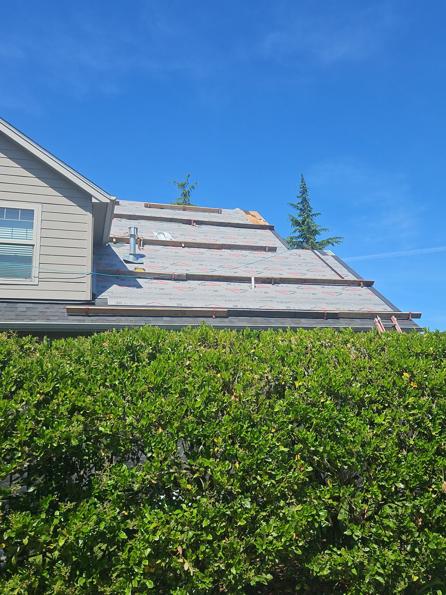 Residential Roofing Installation using Malarkey Vista (Color: Black Oak) by Orezona Building & Roofing Company, Inc.
