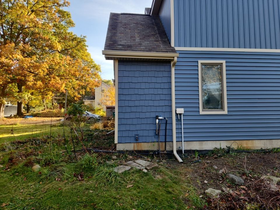 CertainTeed Monogram D5 Pacific Blue + Cedar Impression Shake Driftwood Blend & Pacific Blue + CertainTeed Board & Batten Pacific Blue by 180 Contractors