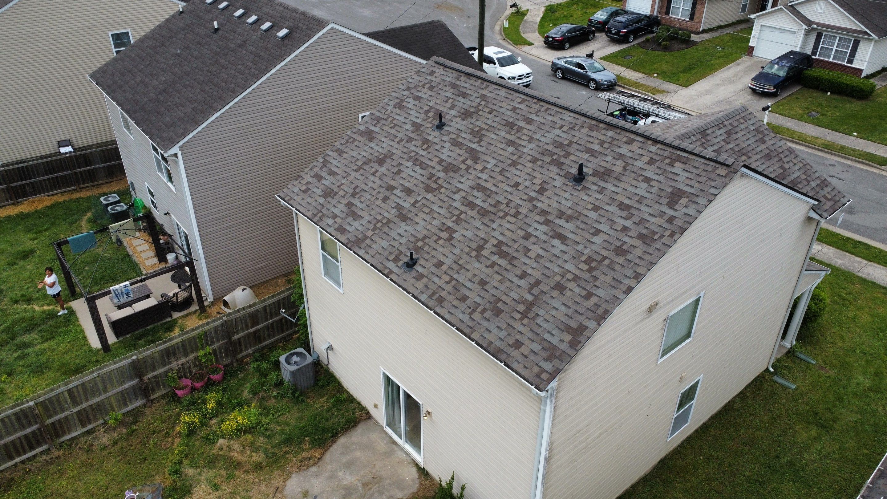 Residential Roofing Installation using Owens Corning TruDef Oakridge Roofing System by Undersun Roofing 
