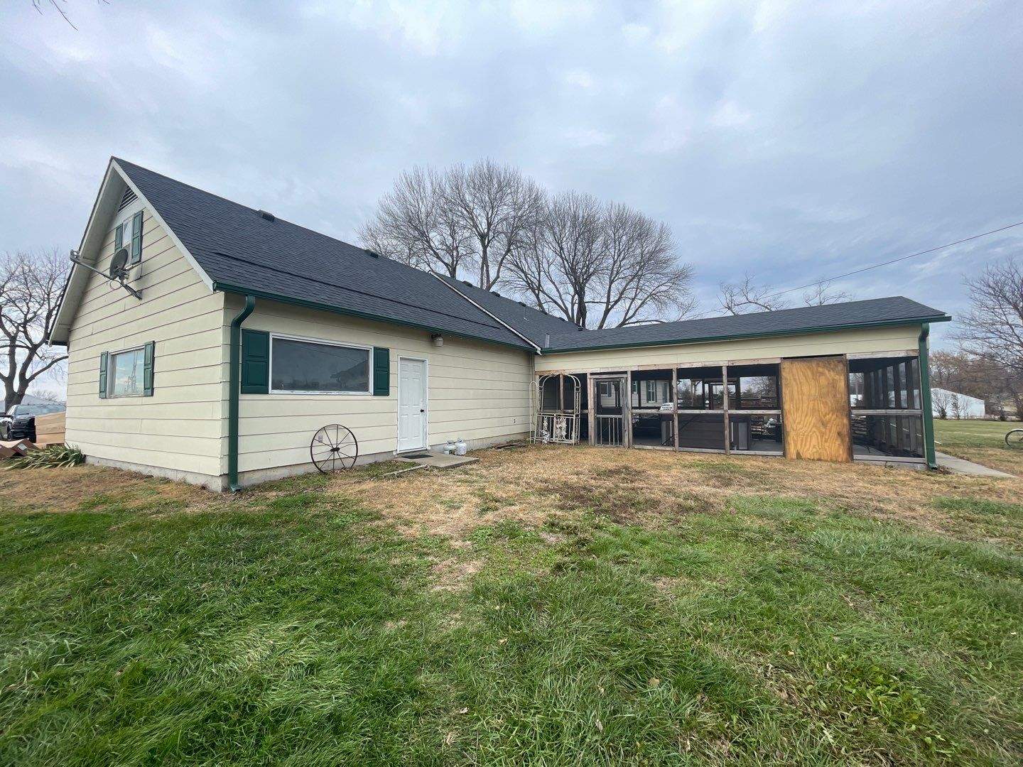 Siding Installation using Craneboard D7 by EEC Windows, Siding & Roofing