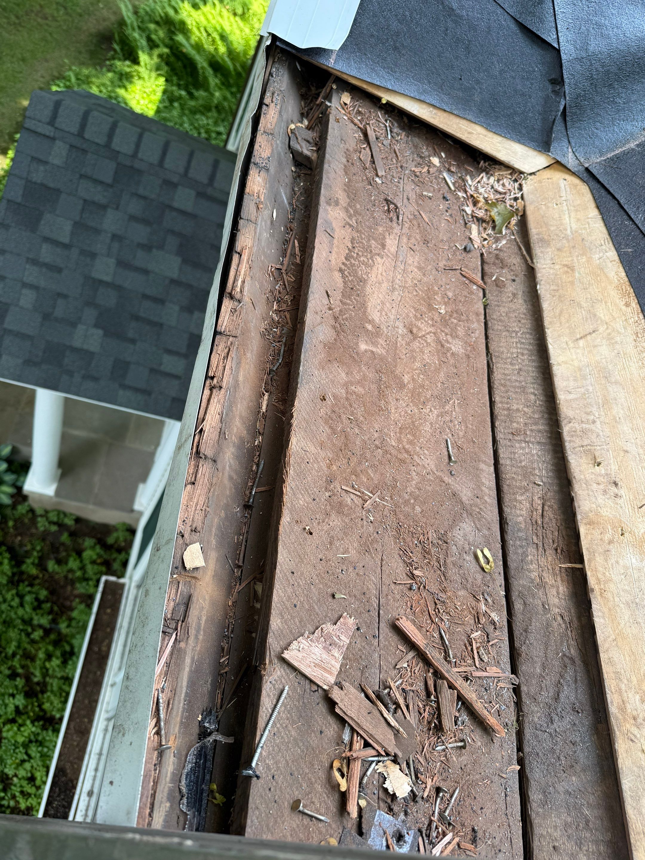 Project in Cortlandt by The Energy Efficient Roofer & George's Seamless Gutters