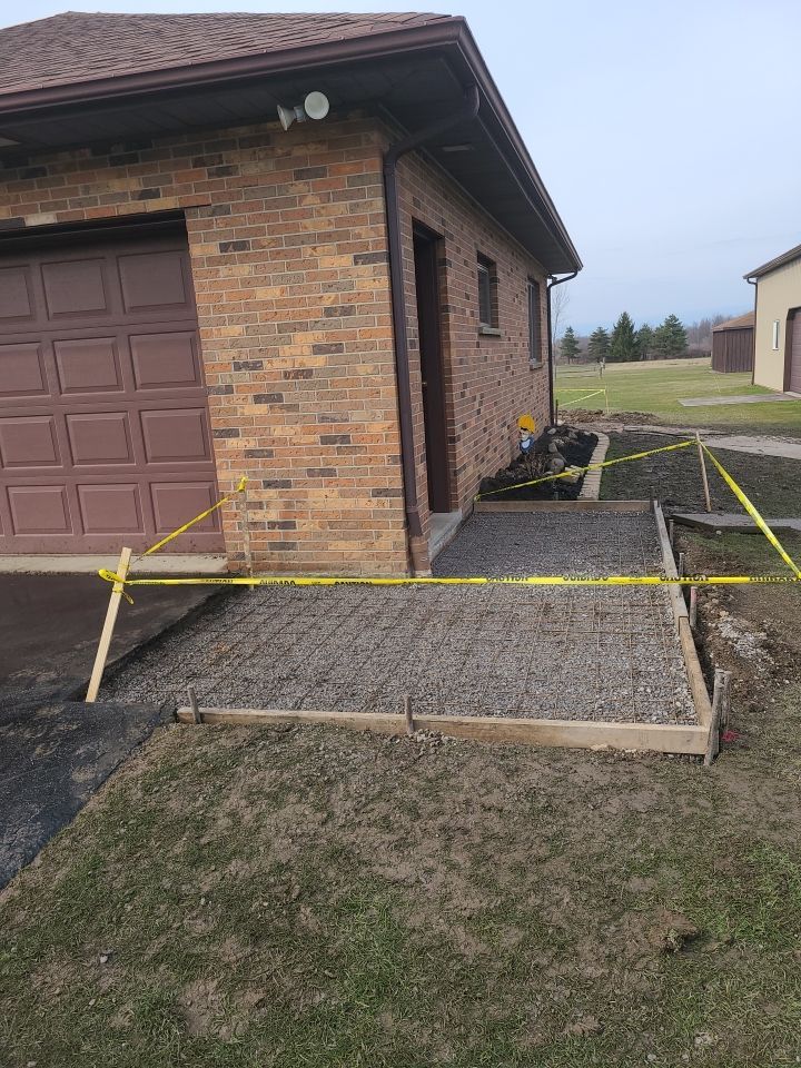 Outdoor Living Addition and Concrete by Ivy Lea Construction