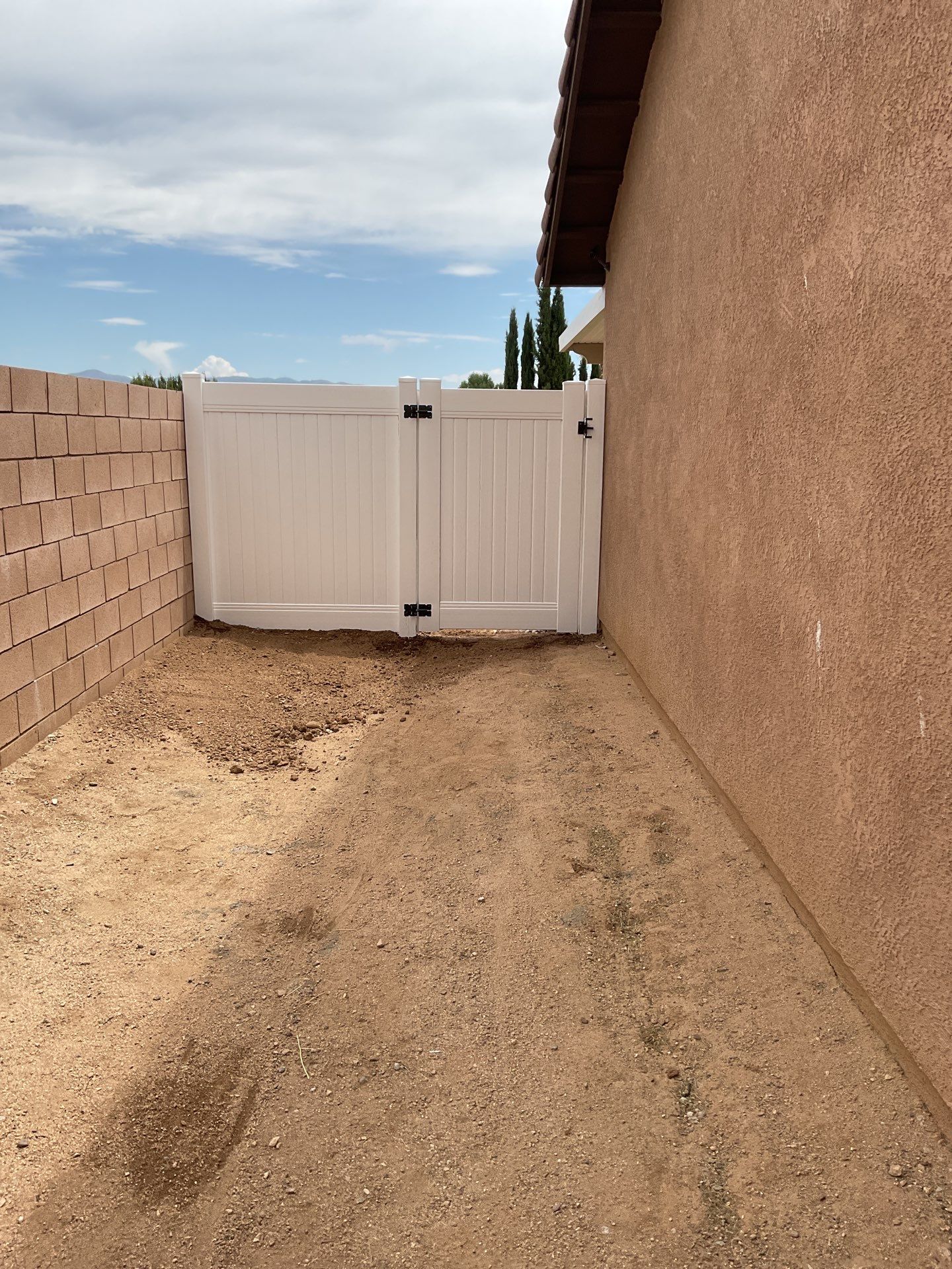 Fence Installation using Vinyl by Fence Guys Inc.