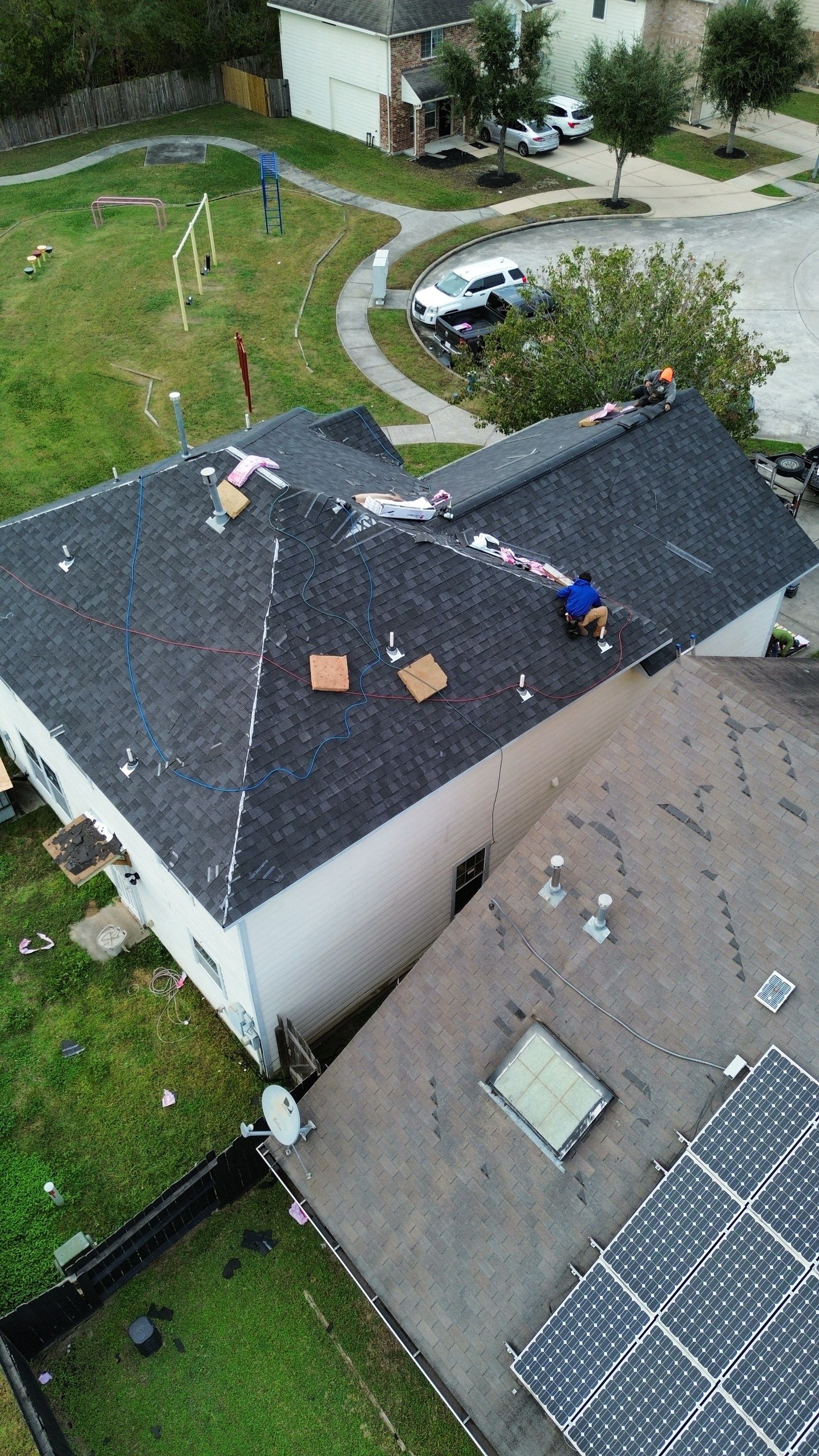 OC Duration Onyx Black by HHH Roofing & Construction