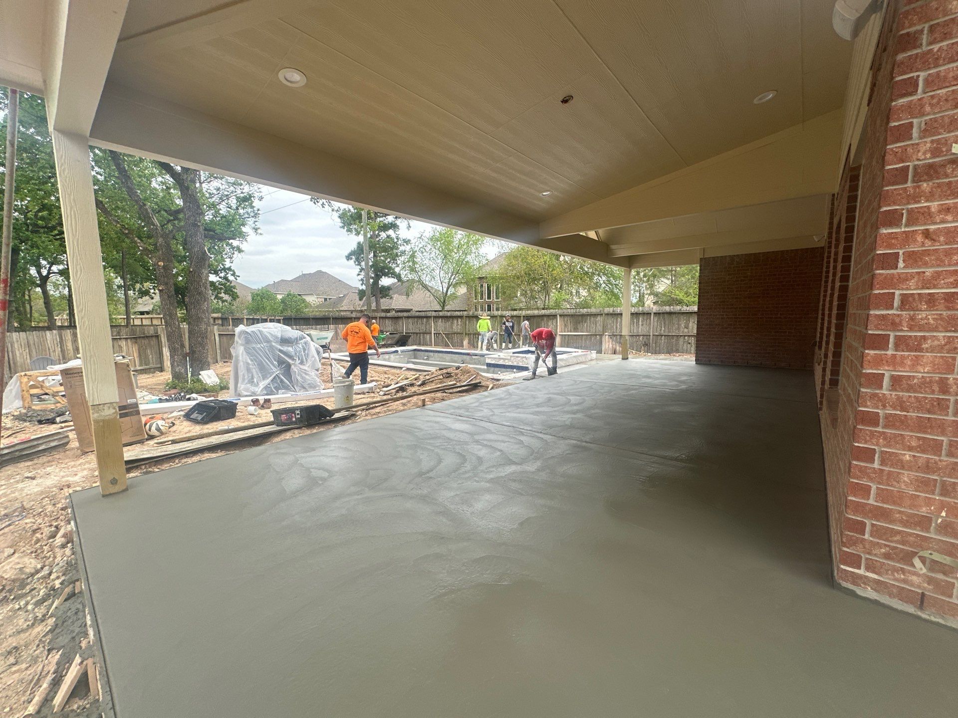 Pool, Patio Cover and Summer Kitchen in Creekside by SophAlx LLC