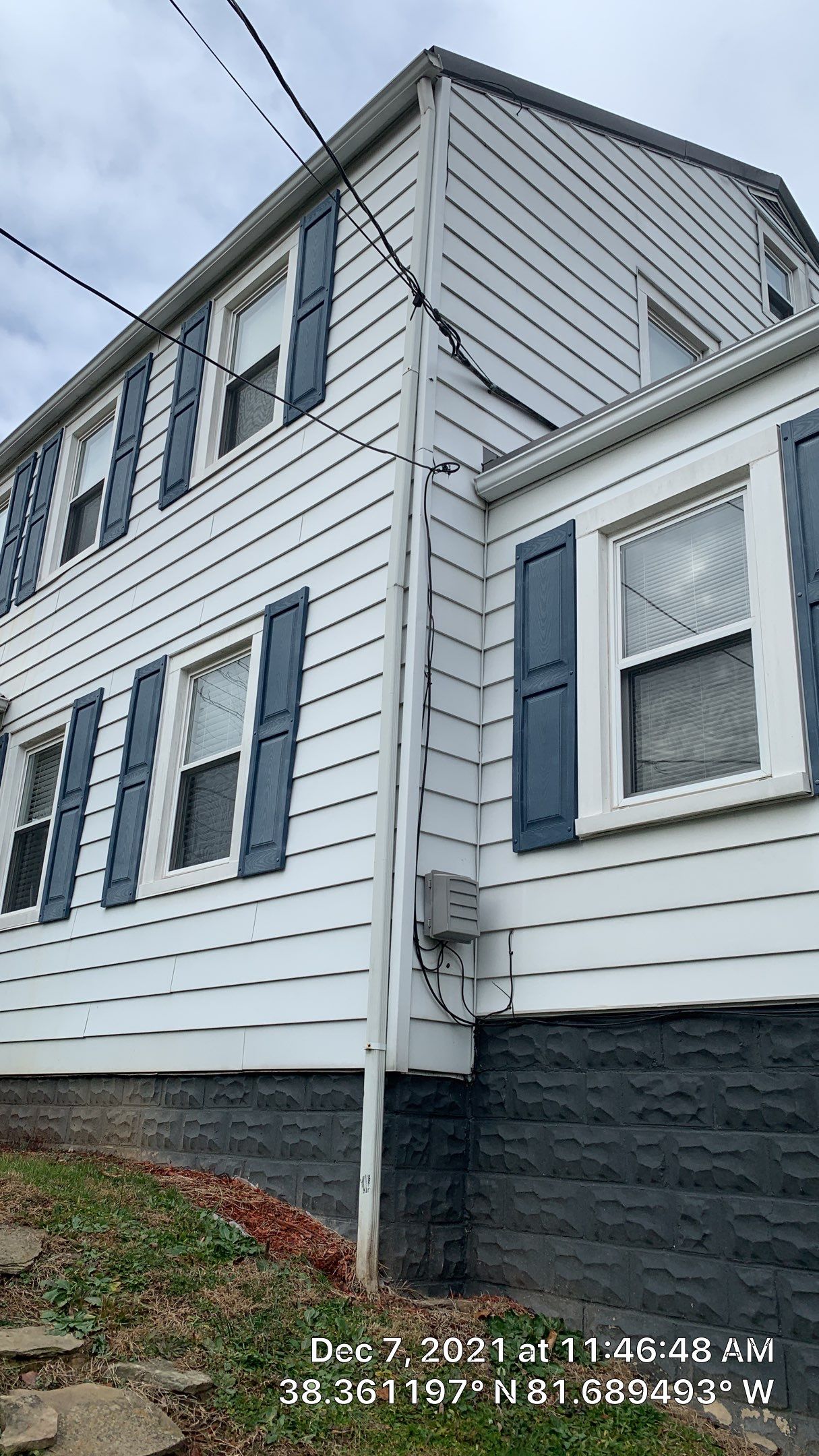 Siding Installation using Exterior Portfolio Portsmouth Vinyl Cedar Shakes by Secure Construction Company Inc