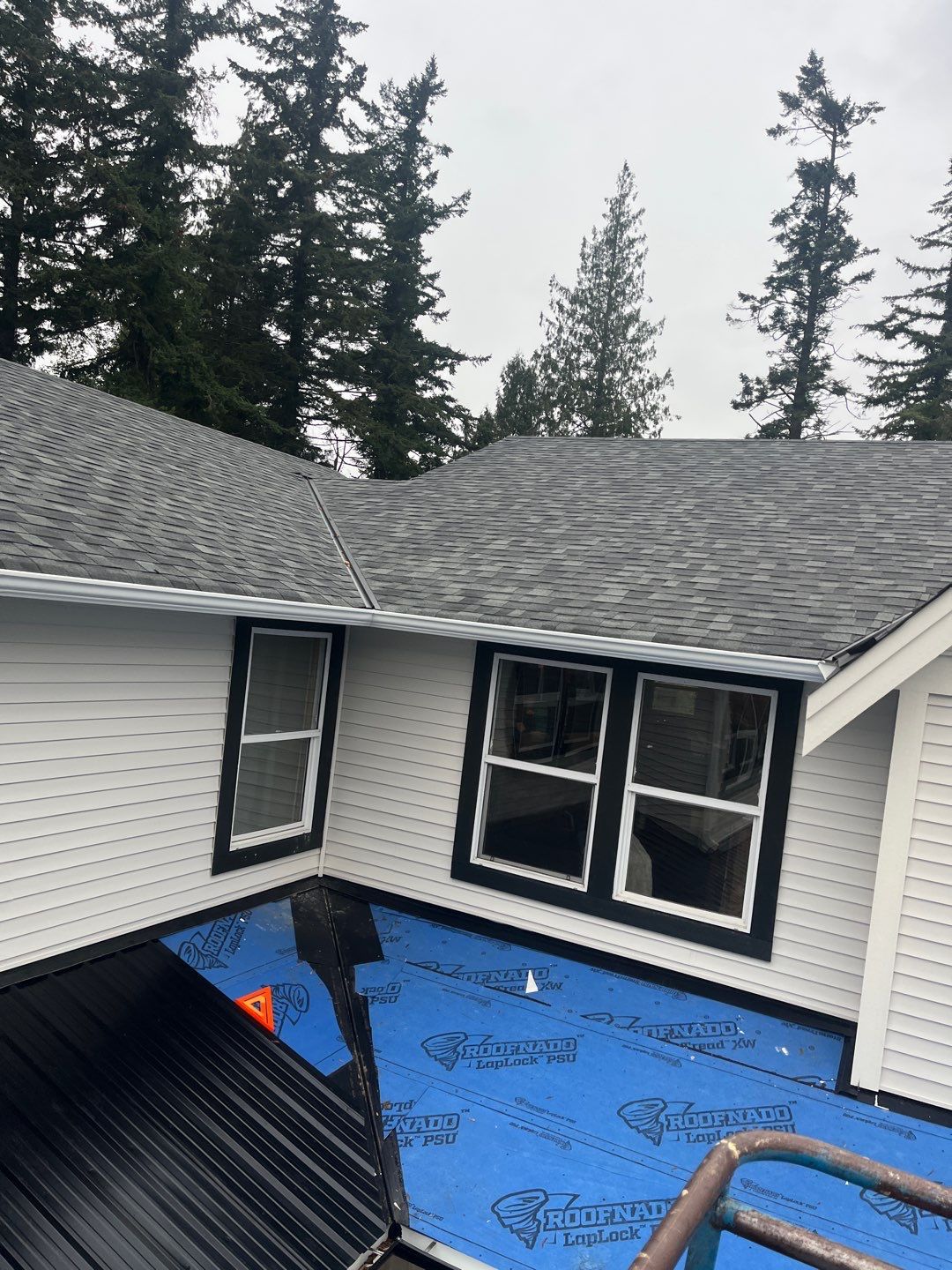 Residential Roofing Installation using OC Oakridge shingles and Duraclad Accent roof by Top Notch Roofing Inc