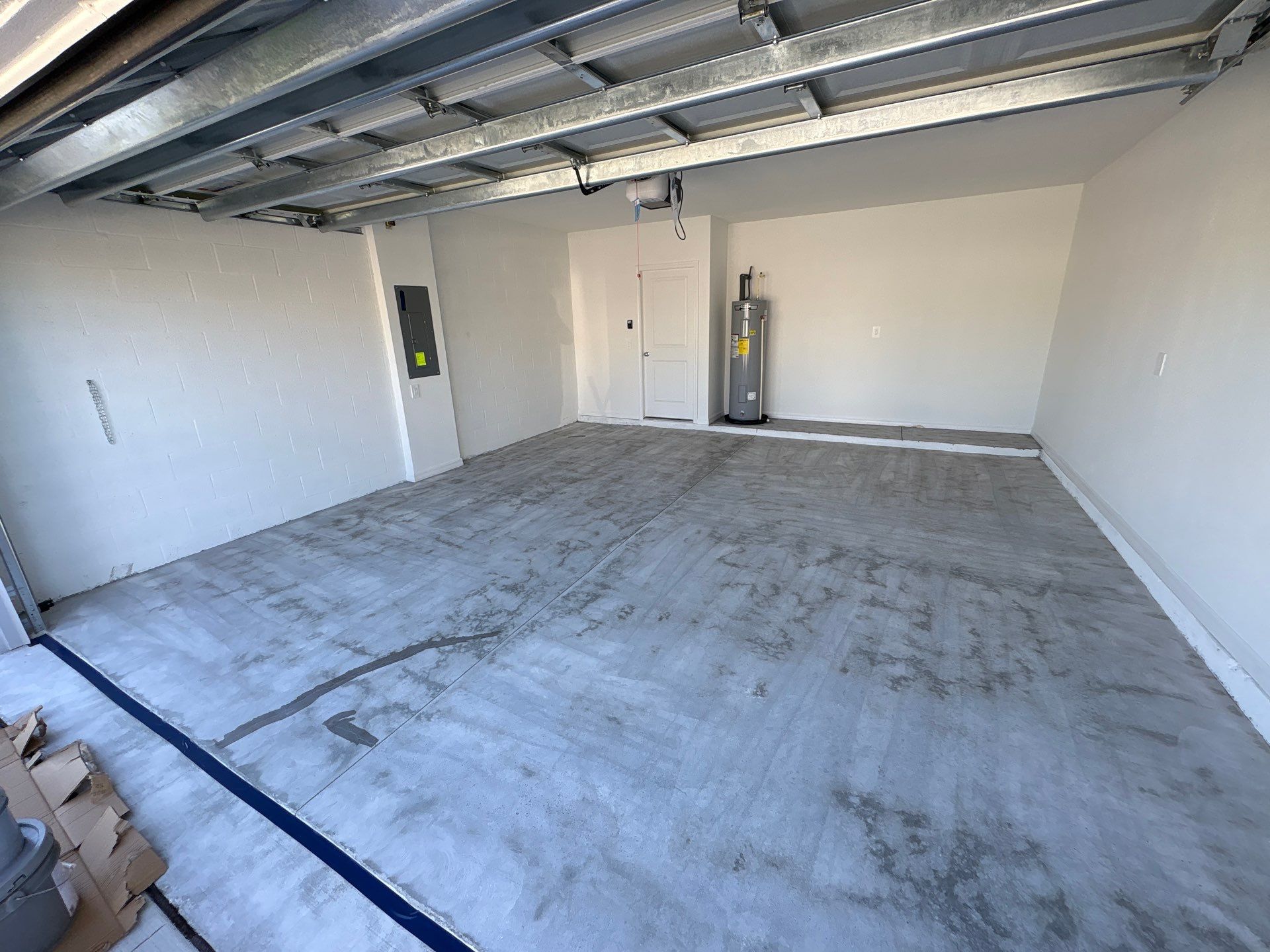 Artisanal Garage Finish: Multi-Toned 'Hybrid' Flake System by Performance Floors & Coating