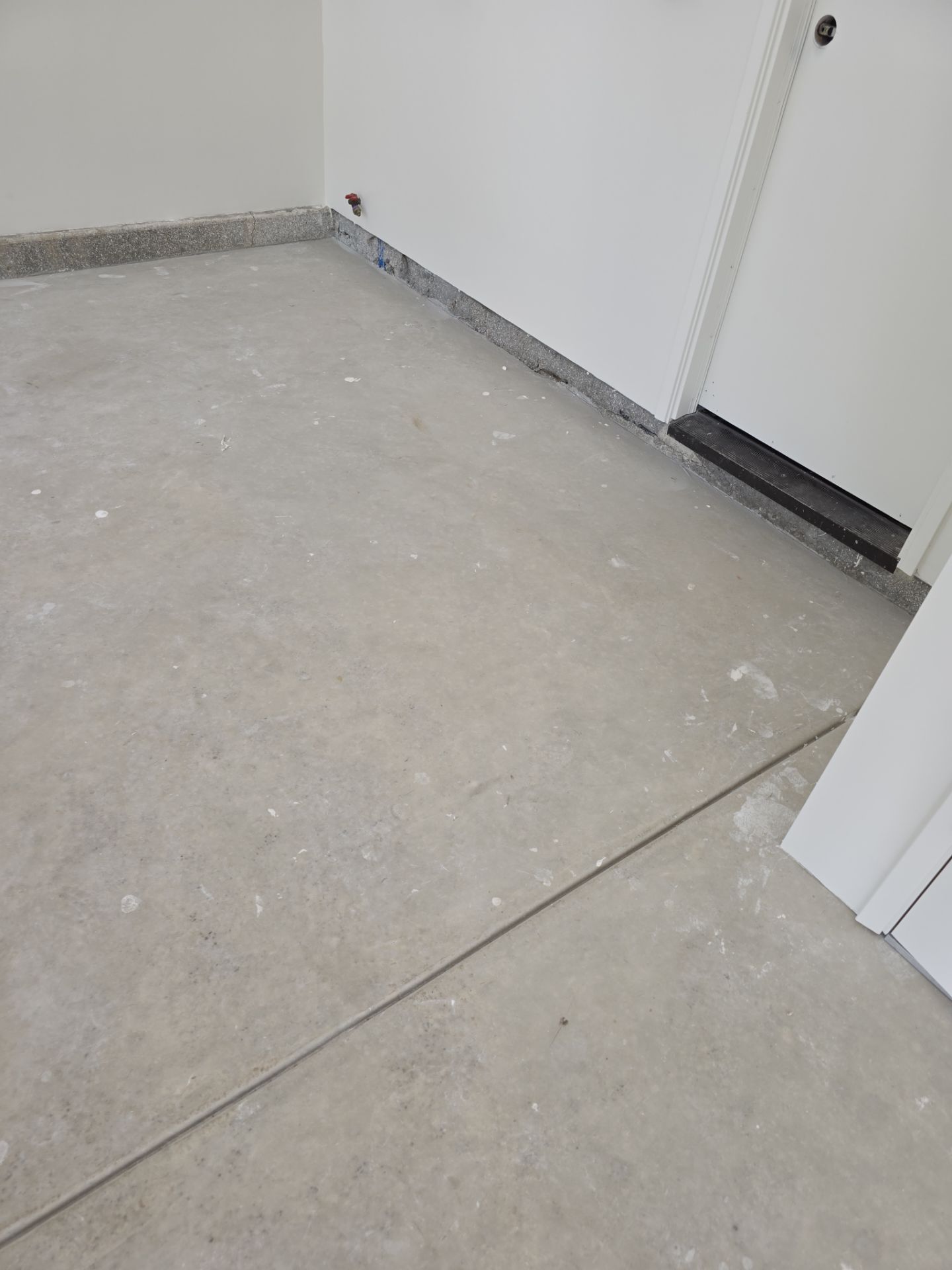 San Luis Obispo Garage Floor Polyurea Coating with Coyote Chips by MGP Coatings