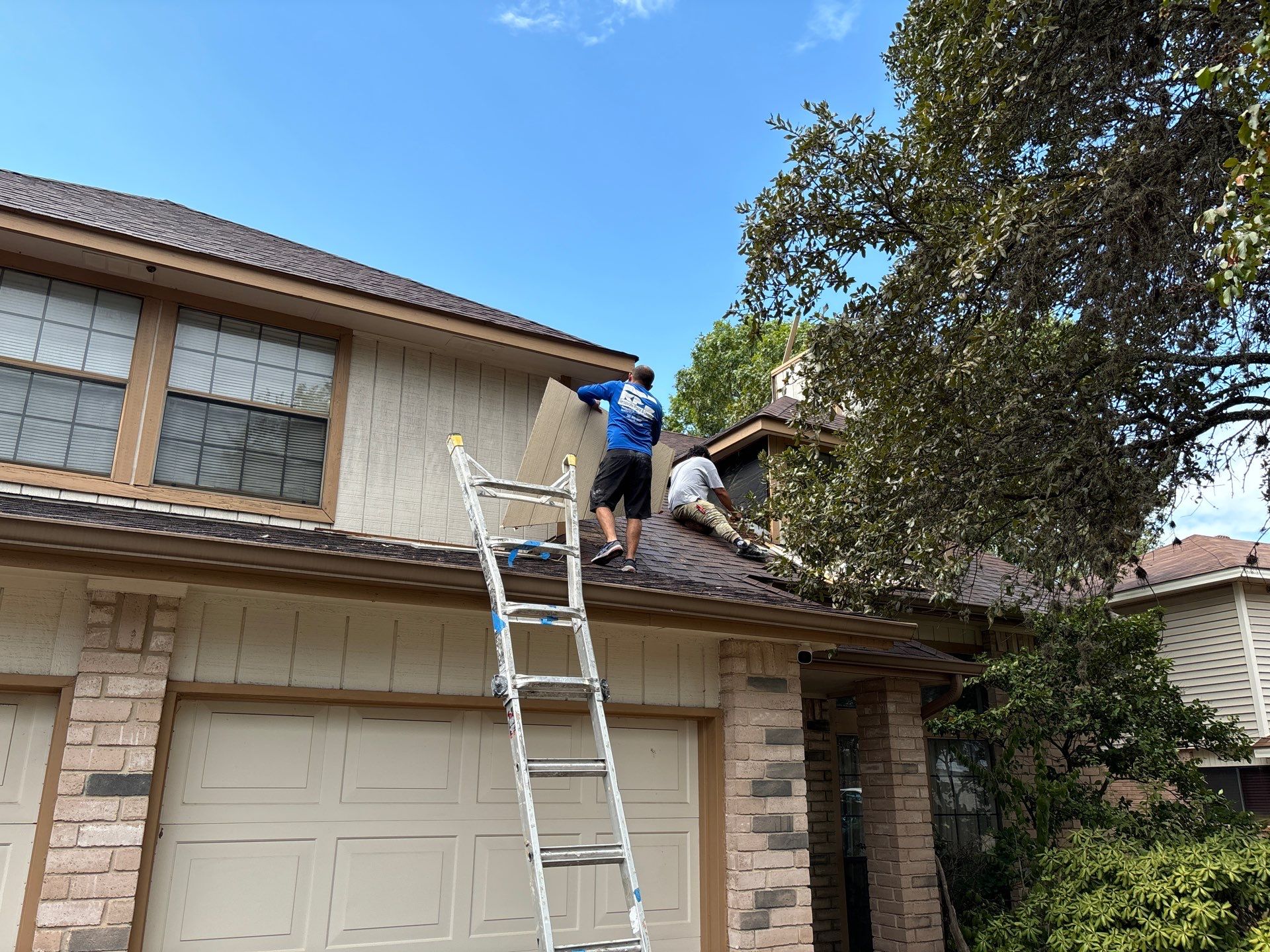 Siding Repair 78250 | Roof Repair | San Antonio Roofer by Rox Roofing