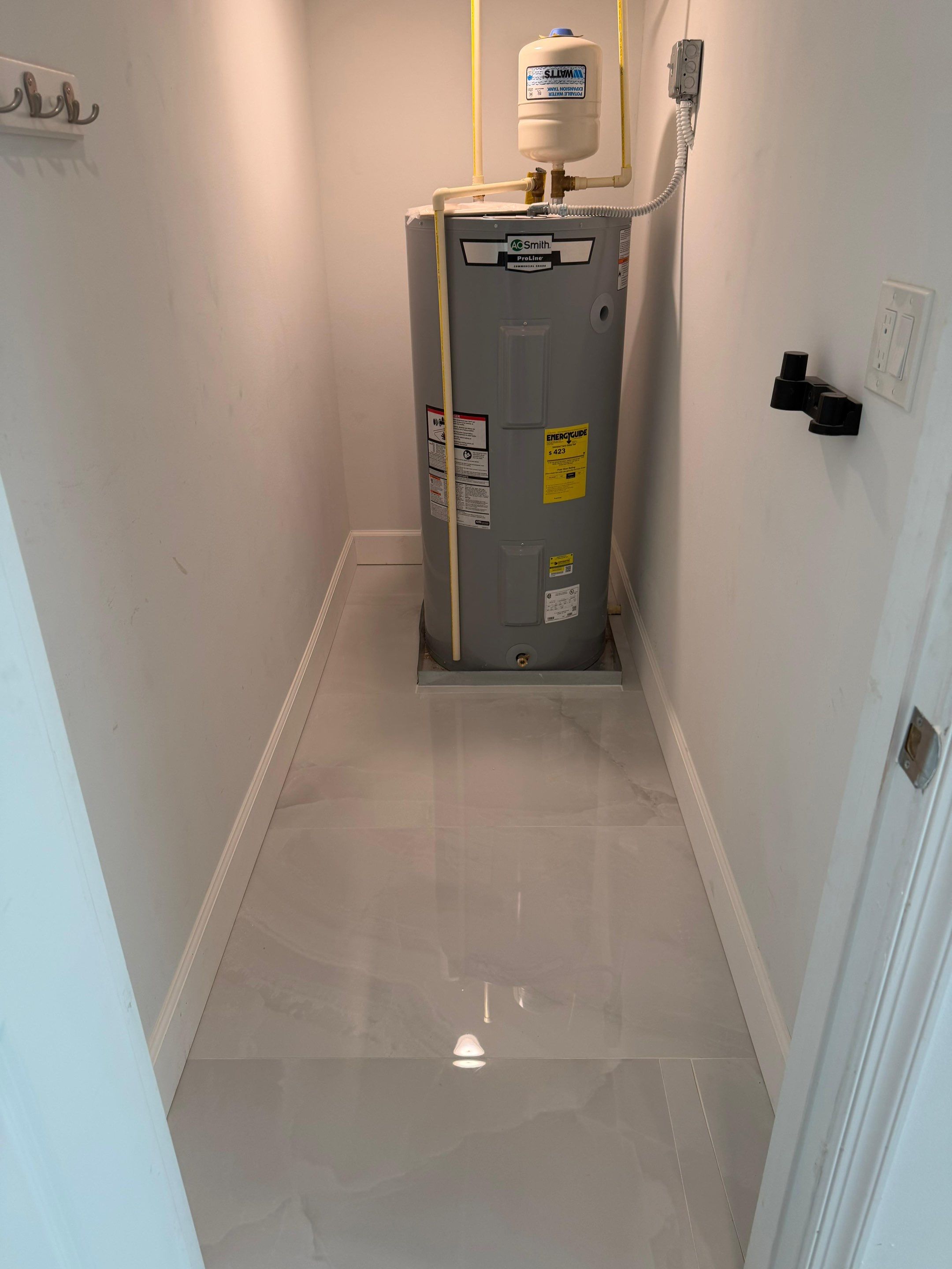 Floors and Baseboards - Wellington by Hevi Tile