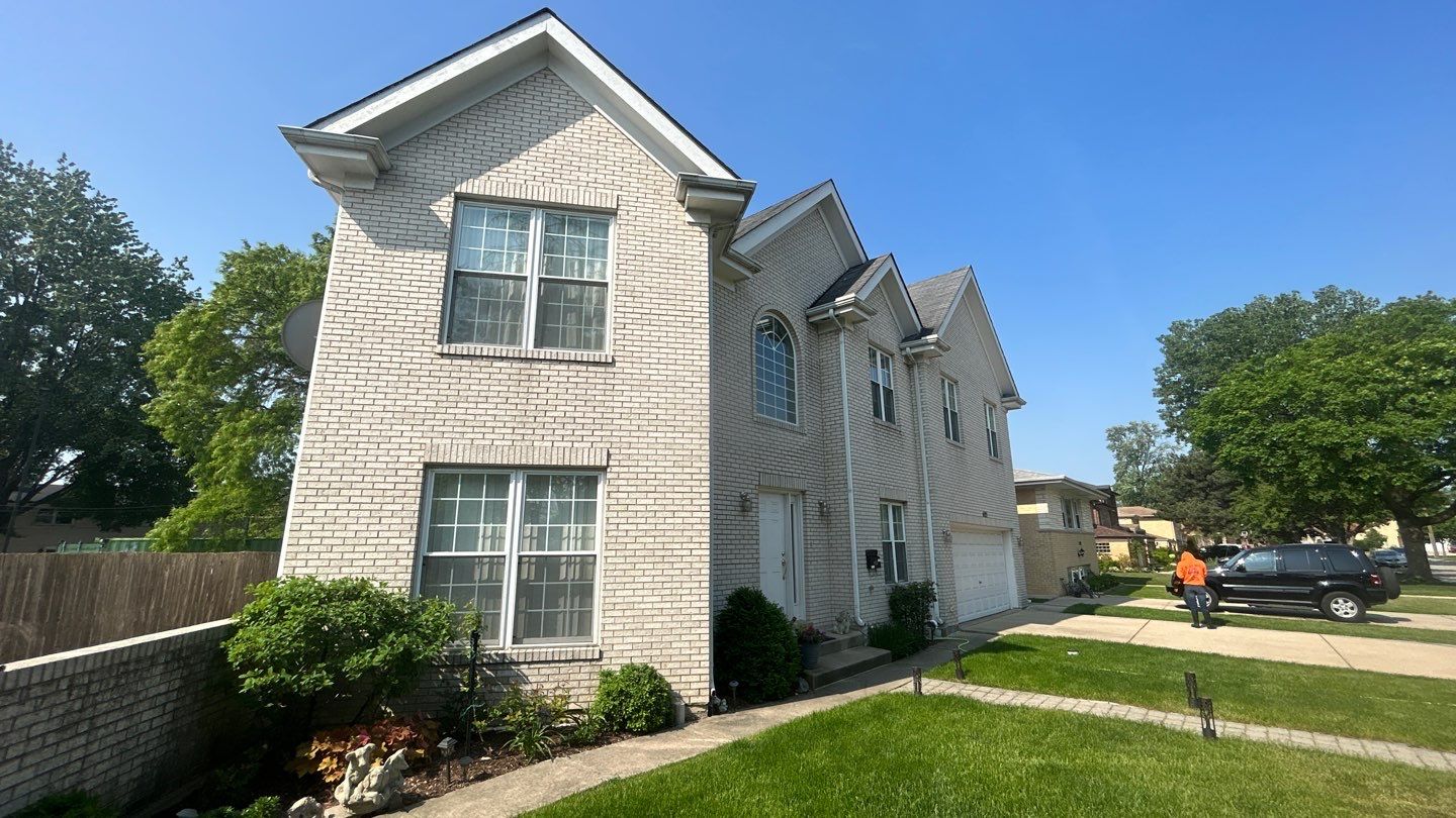 Lincolnwood, IL house washing, and patios by Northern Power Washing LLC.
