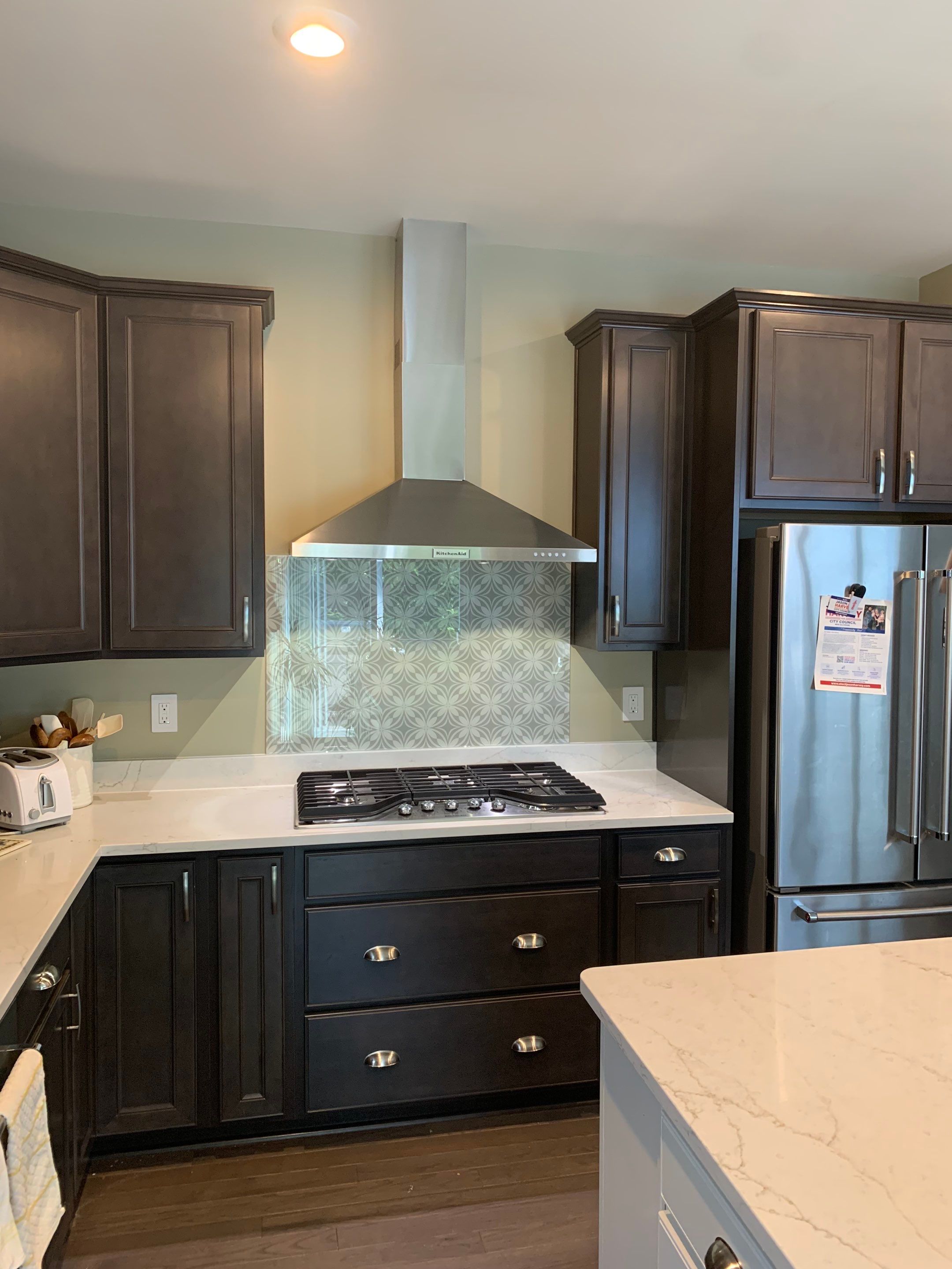 Kitchen Remodel using IMAGIO Solid Glass StoveSplash by IMAGIO