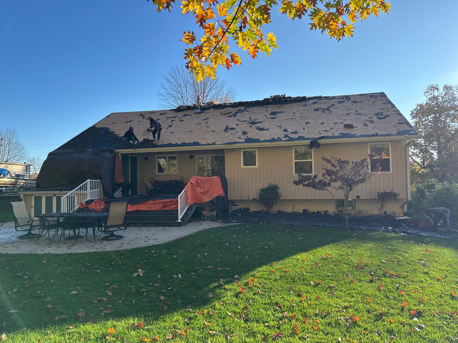 Had a storm and now a new roof! by EEC  Windows, Siding & Roofing 