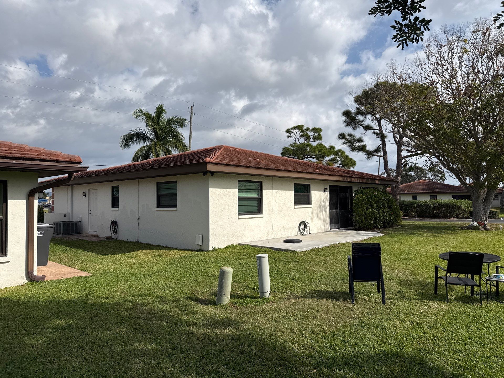 Tile Roof Cleaning in Vivienda at Bradenton I – Bradenton, FL by Sunshine AquaWash