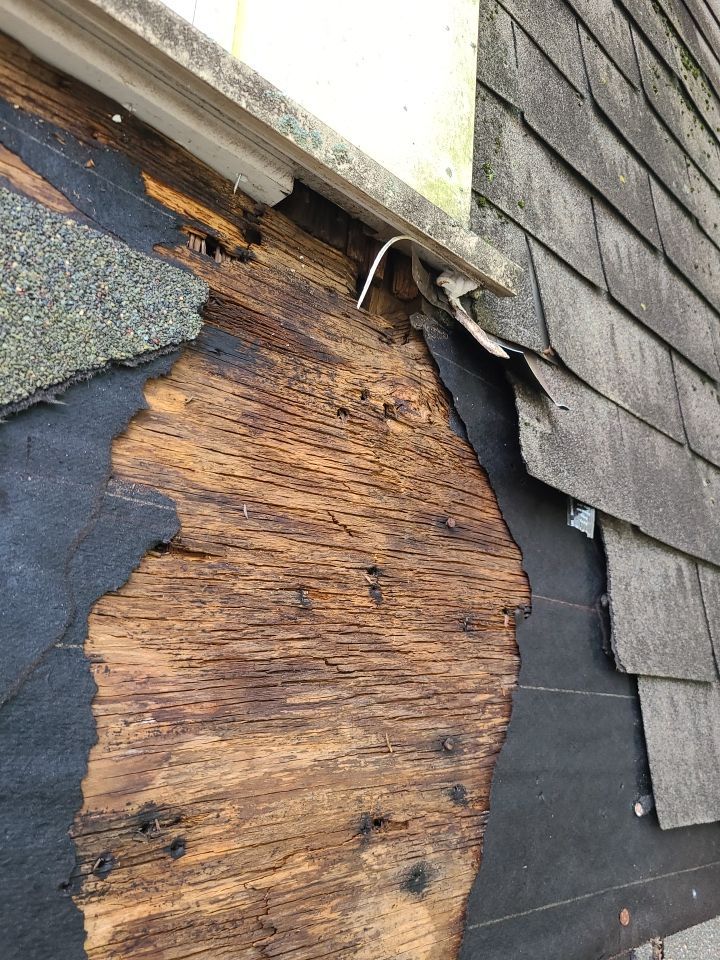 Alexandria - Certainteed Landmark Weathered Wood Shingles by RM Banning, Inc.