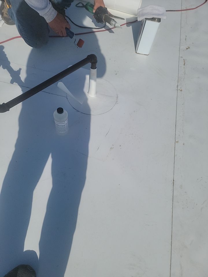 TPO single-ply roofing system using GAF by Straight Edge Roofing Inc