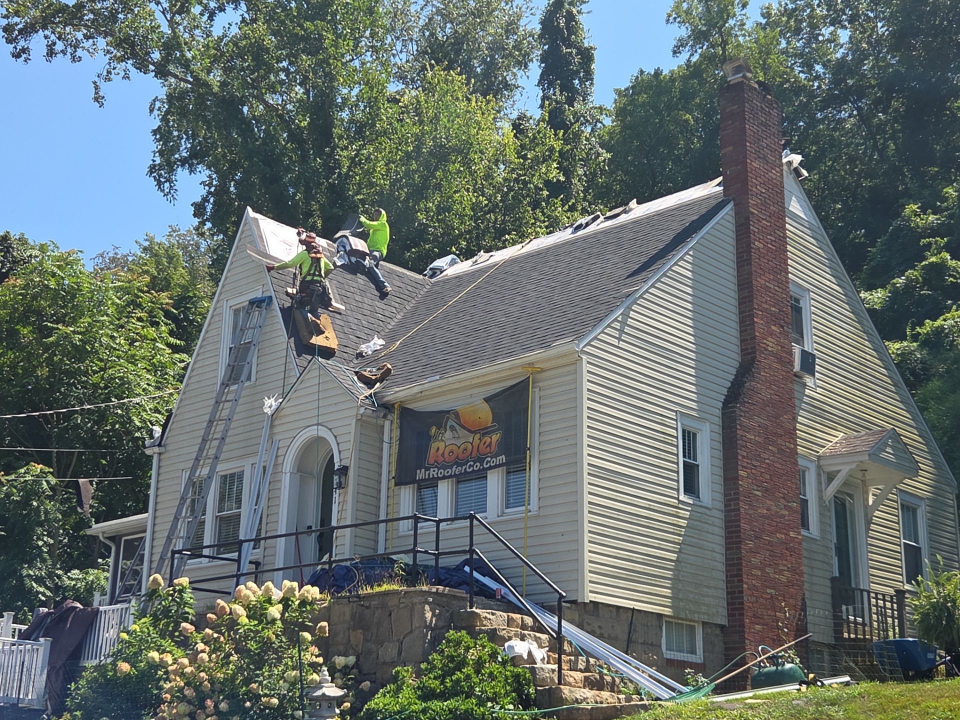 Charleston WV IKO Dynasty Roof Replacement – Premium Asphalt Shingles & Expert Installation by Mr. Roofer