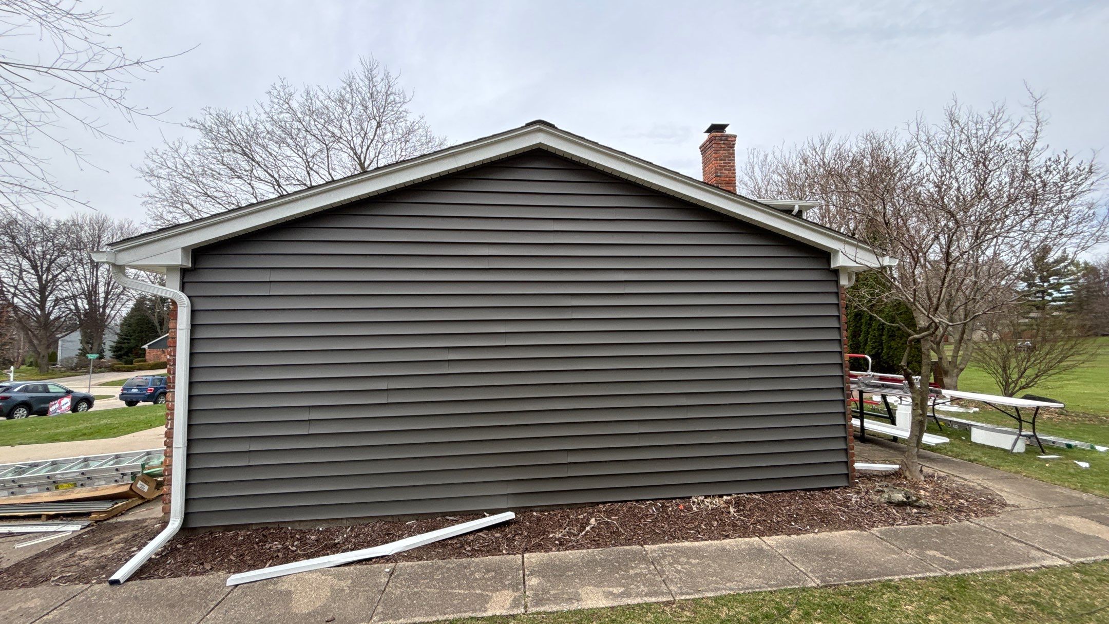 Siding Replacement using Alside Charcoal Smoke and Roof Replacement using Owens Corning Peppercorn by 180 Contractors
