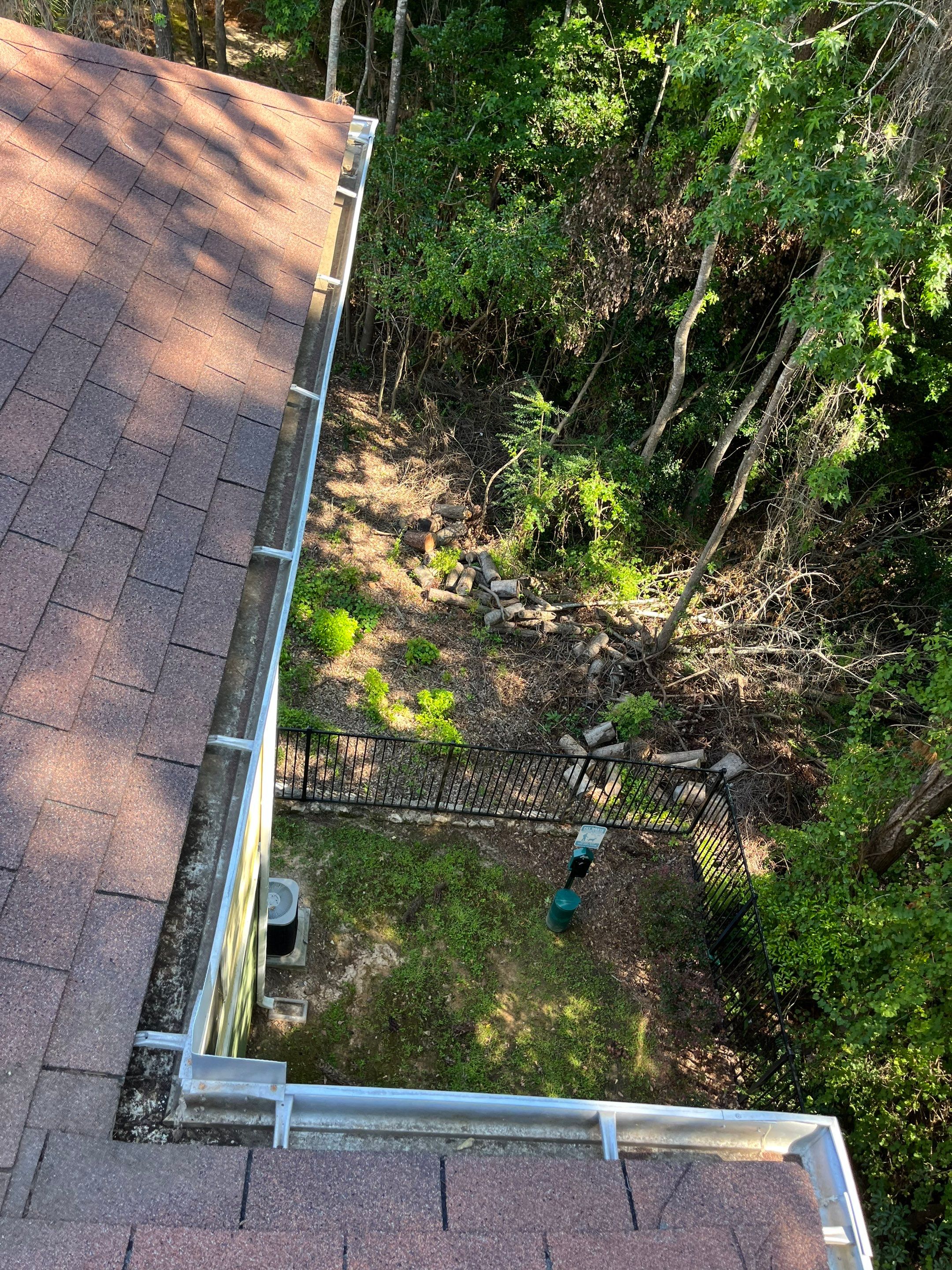 Commercial gutter cleaning Tallahassee, FL after photo with clean gutters