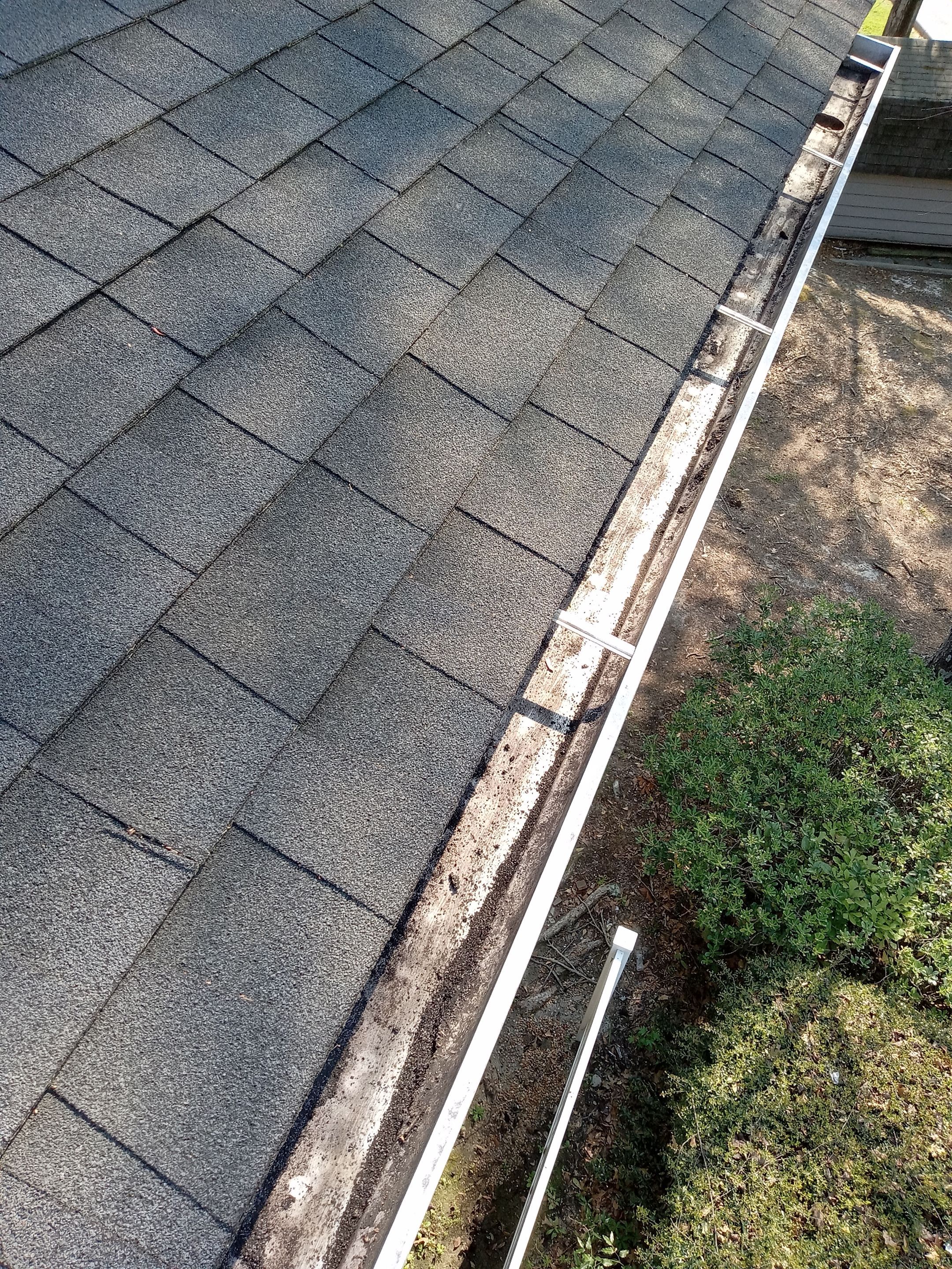 Commercial gutter cleaning South Carolina after photo with clean gutters