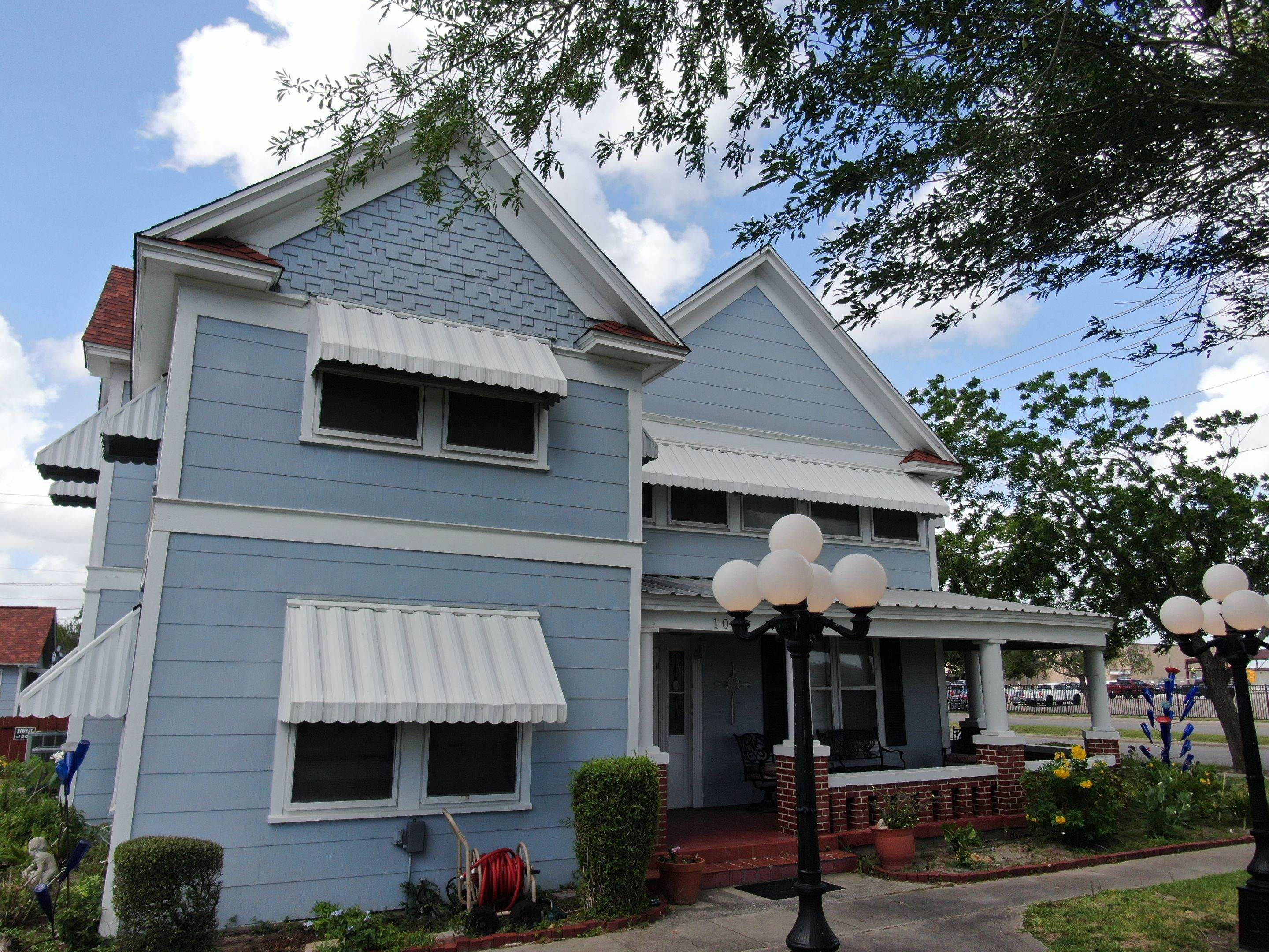 Sinton ShowStopper by Bayfront Roofing and Construction