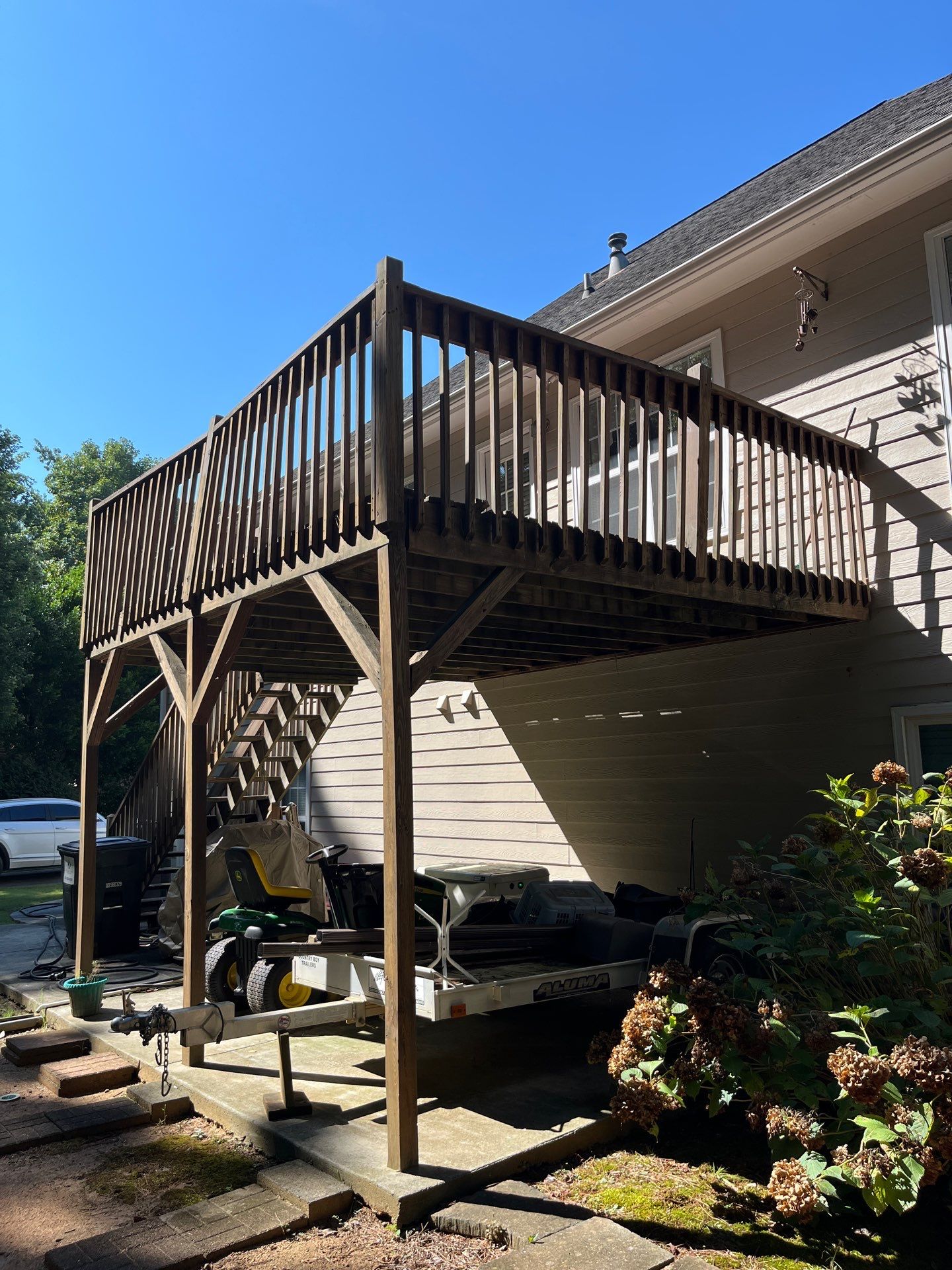 Deck Build using Deckorators Venture Series Decking in the Sandbar Color by Nelson Exteriors 