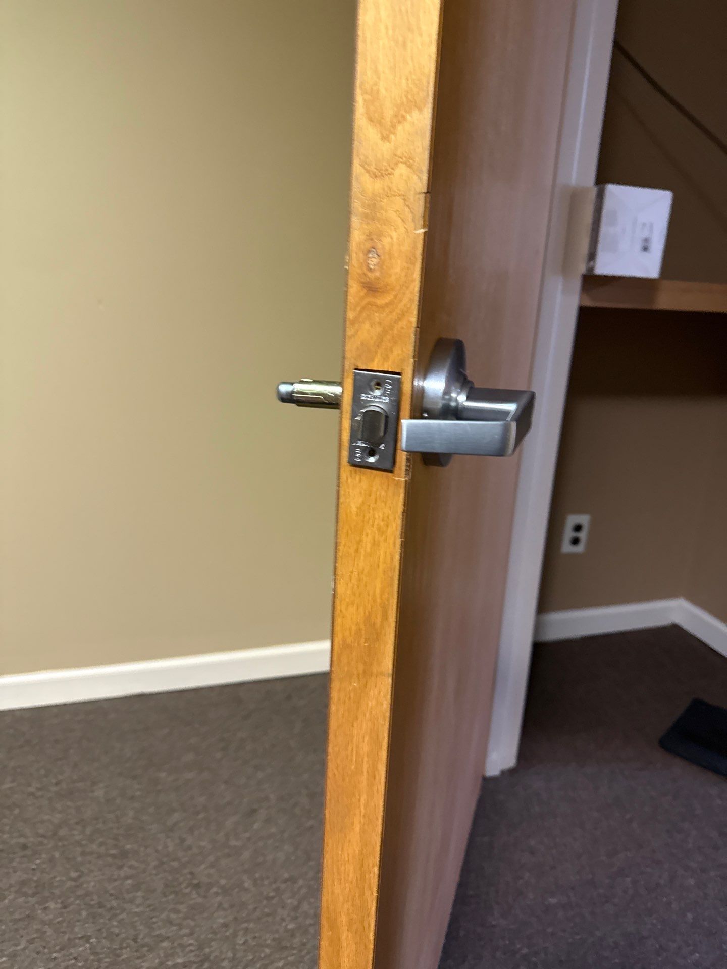 Smart Lock Handle  by JpJ Service Consulting LL 