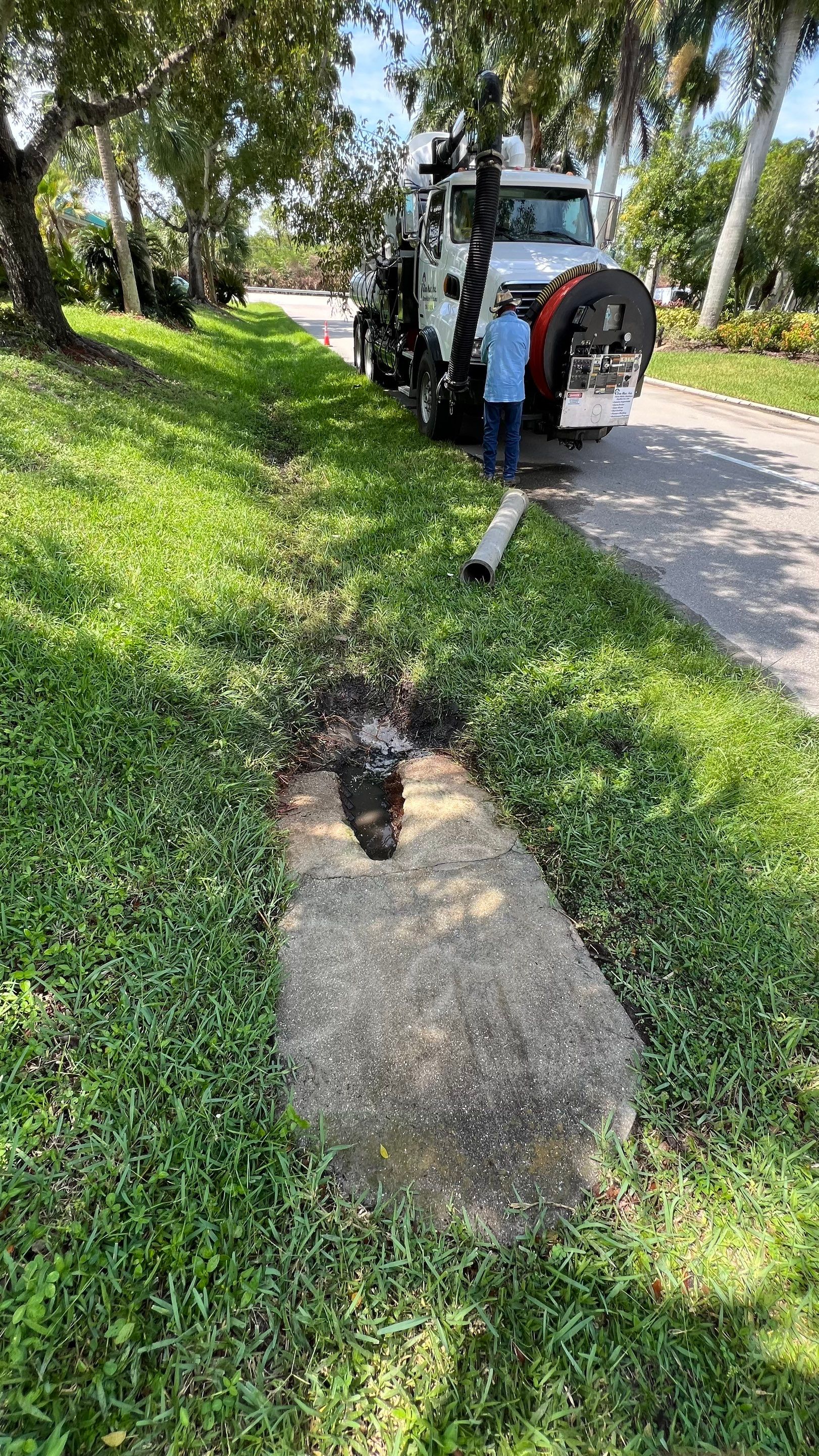 Naples Community Entry Road Stormwater System Cleaning by APS Power & Water