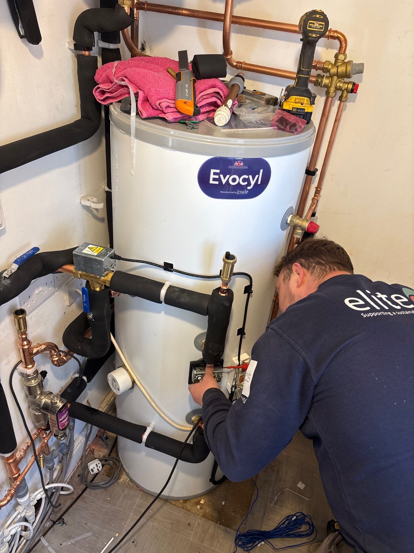 From Coal-Fired Heating to Modern Renewable Comfort 🔥➡️🌿 by Elite Services Group Ltd