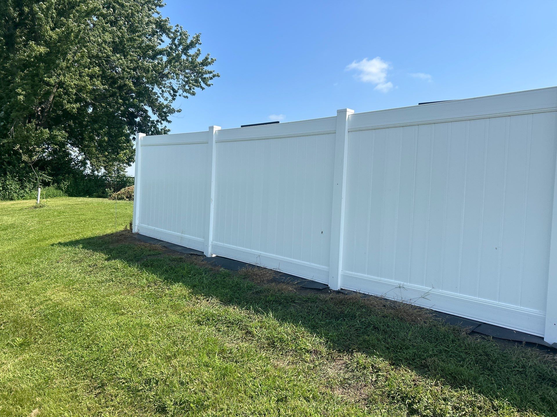 White Vinyl Privacy Fence Installation in Waterloo Iowa by Perfect Picket Fence and Stain