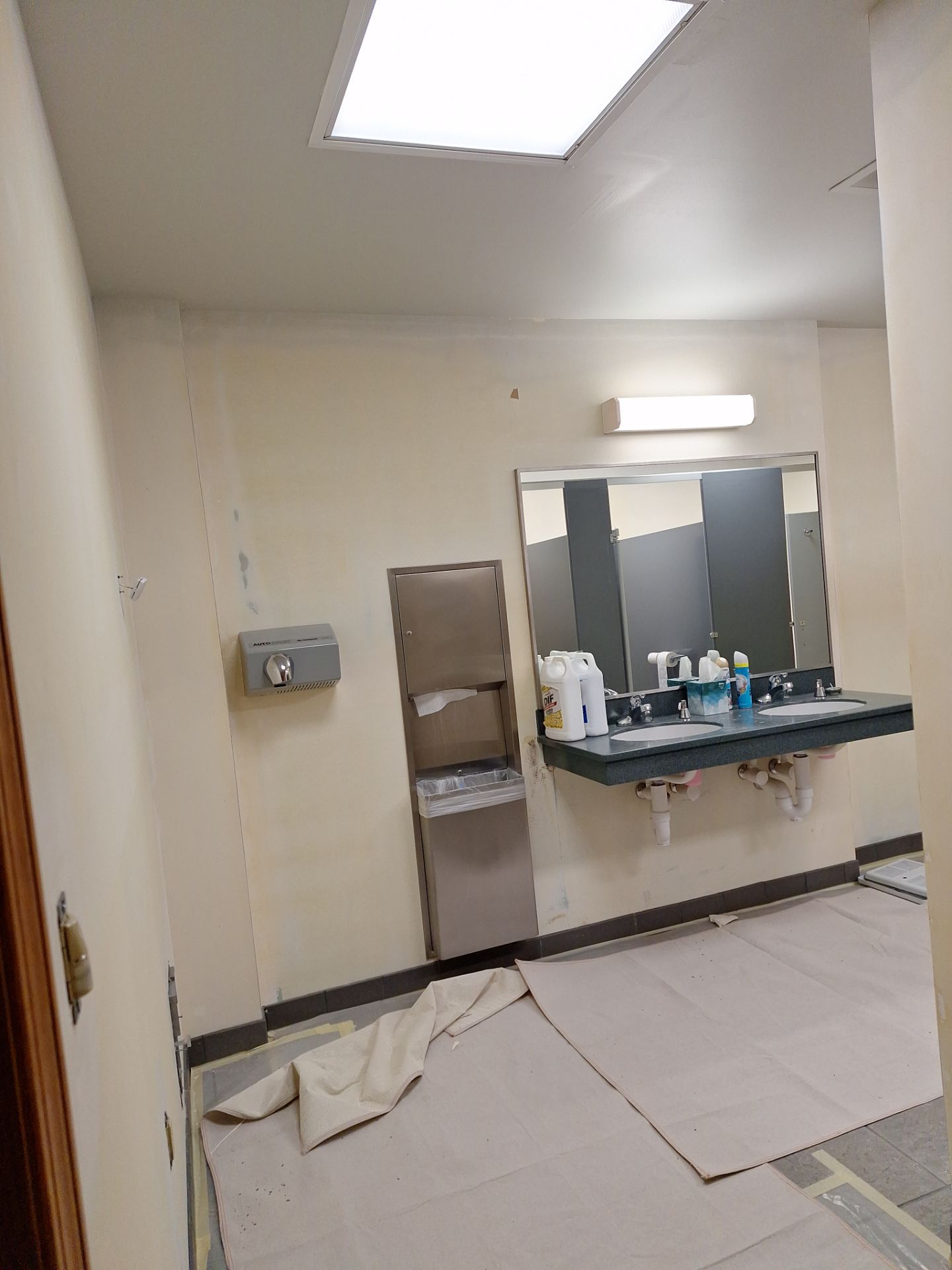 Wallpaper removal and Painting by Gordon Painting