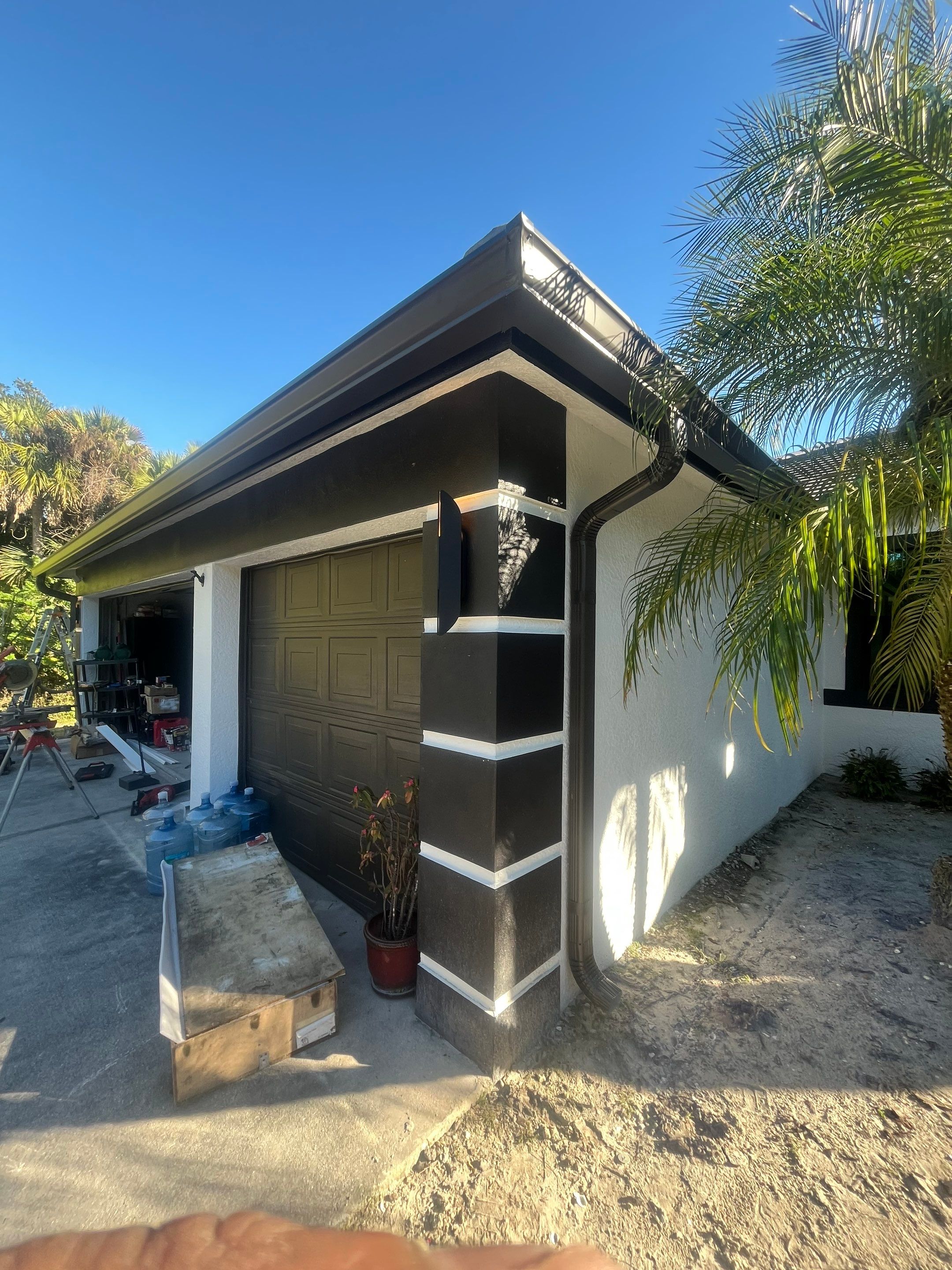 Bronze Seamless Gutters using bronze gutters in Naples FL by Gutter Professors