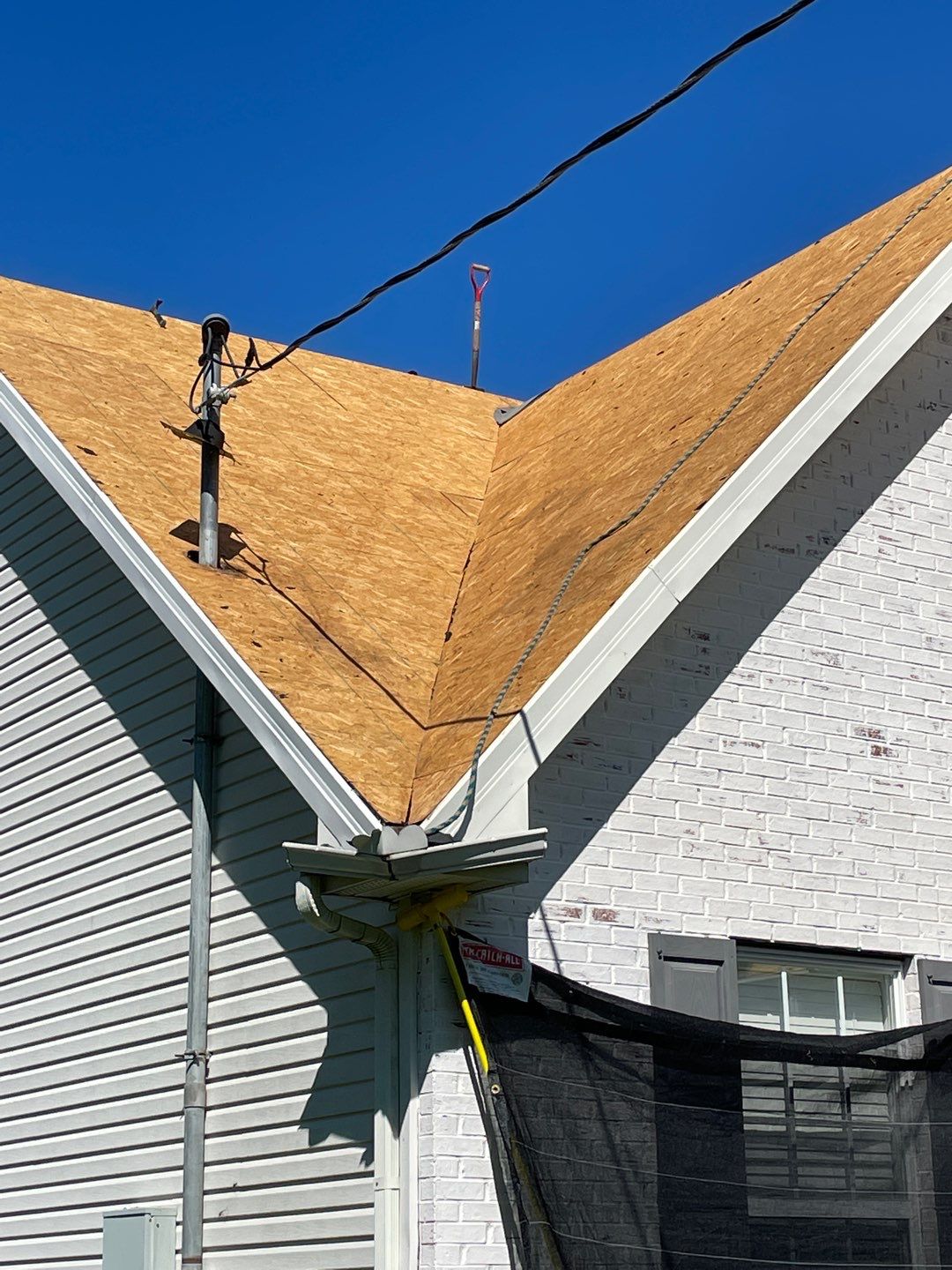 Residential Roofing Installation using Owens Corning Oakridge Roofing System by Undersun Roofing 