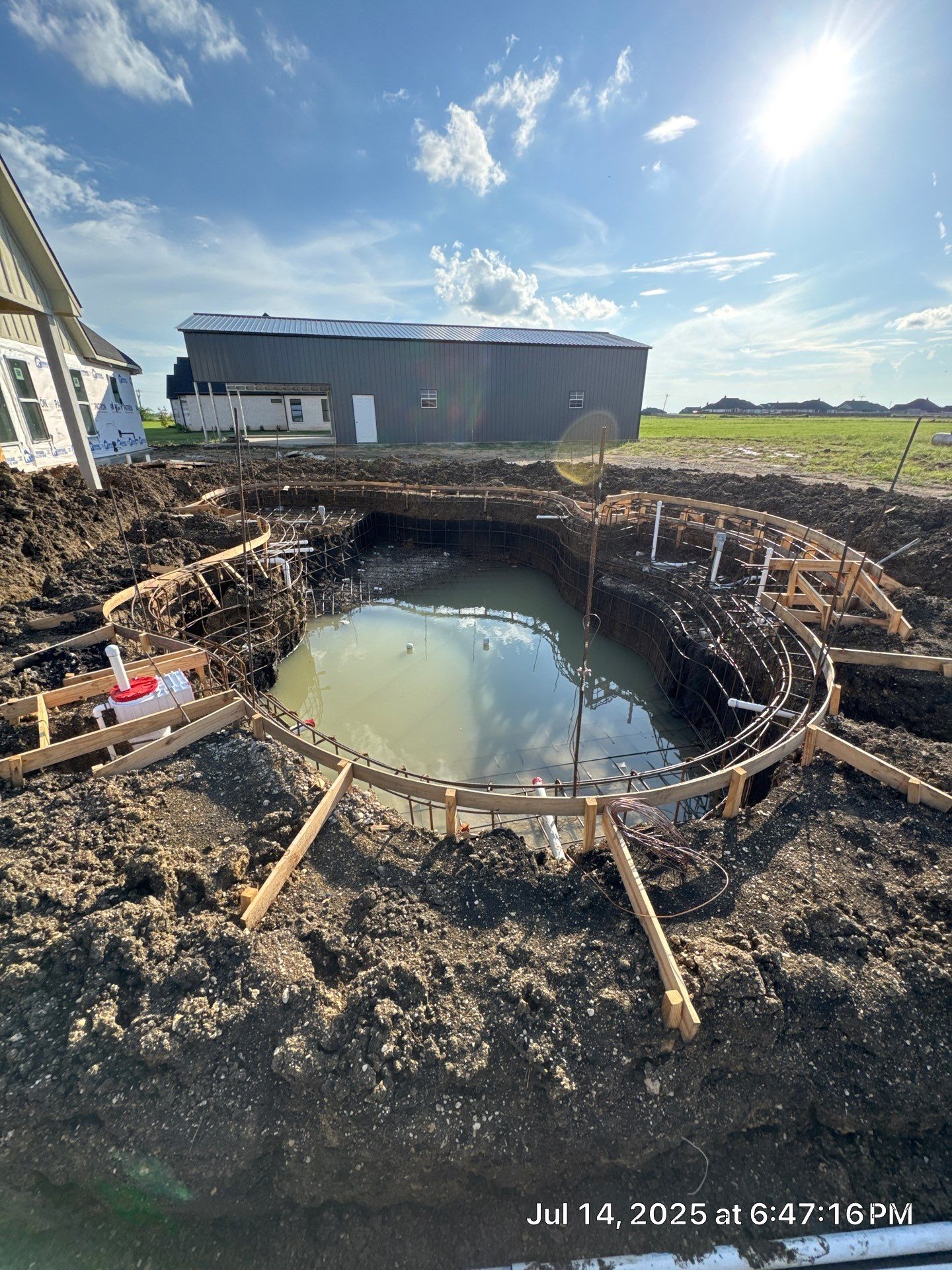 Large Freeform Pool with Beach Entry by Pinnacle Pools and Spas - DFW