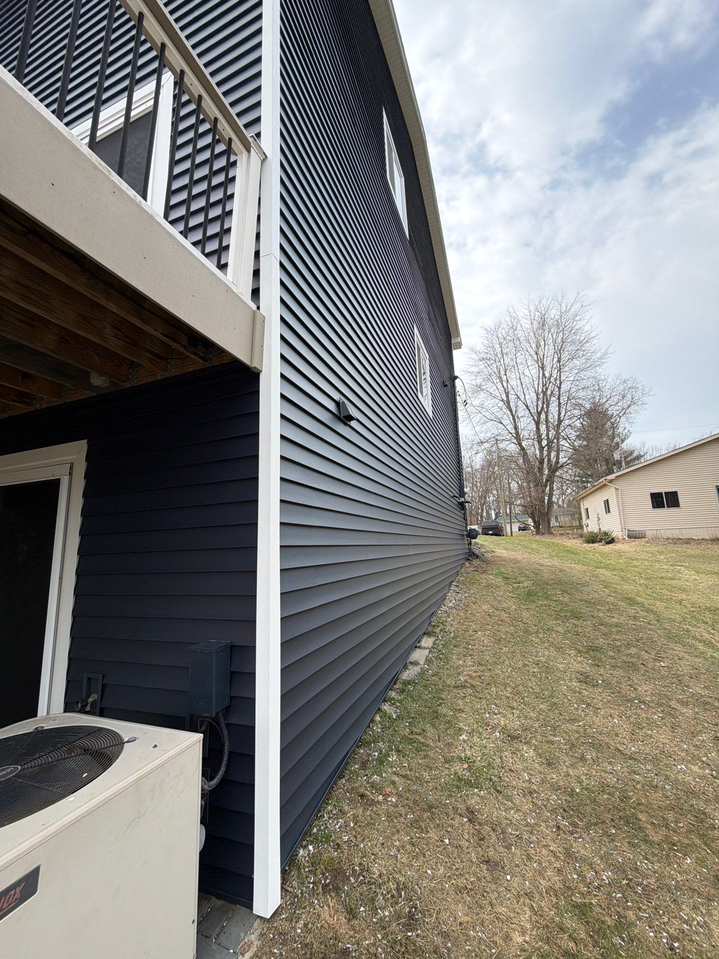 Siding Replacement using Alside Charter Oak D4.5" by 180 Contractors