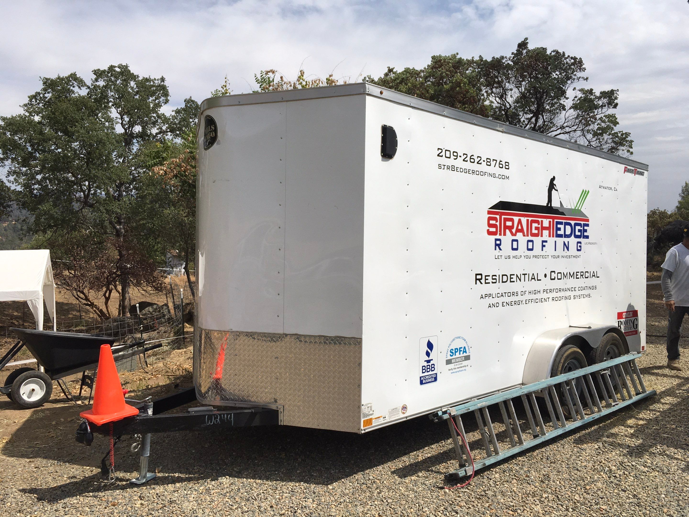 Metal roofing installation using Standing seam metal roofing system by Straight Edge Roofing Inc