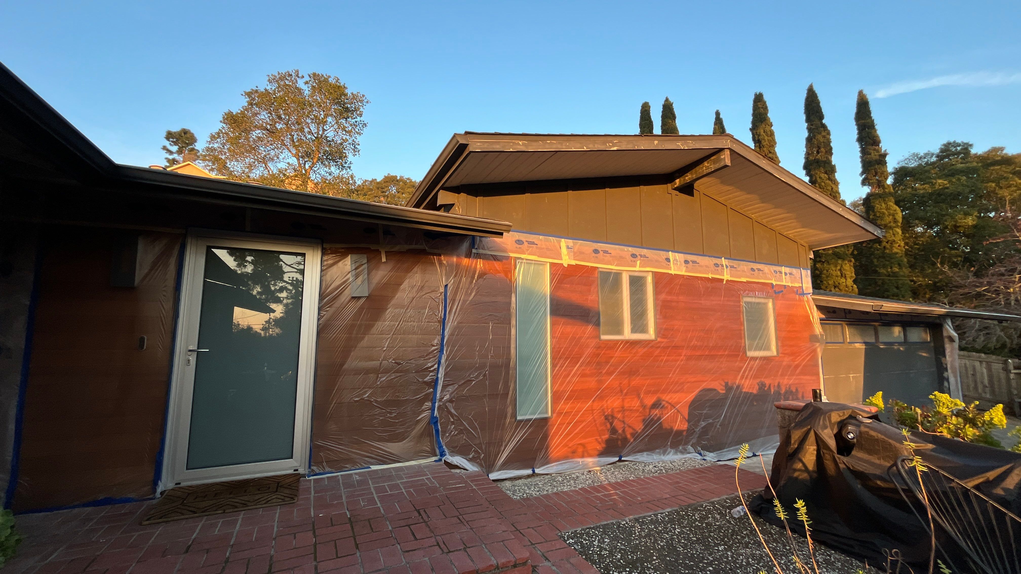 modern painting Exterior modern painting by Herrera’s Bay Area Painting inc.