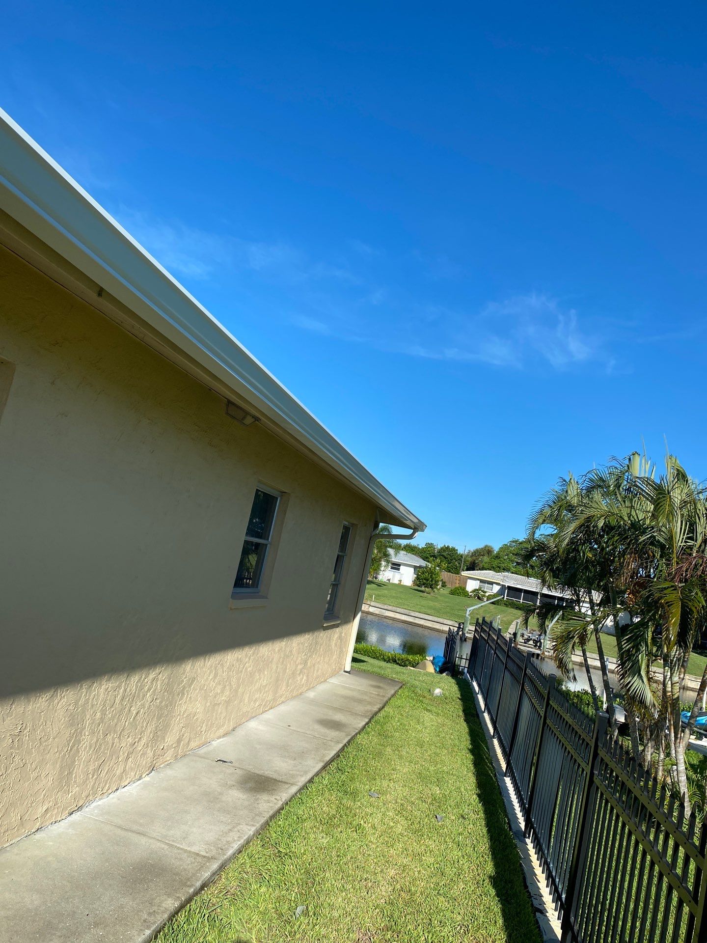 7-Inch Seamless Gutters for Heavy Rain Protection in Englewood FL by Gutter Professors